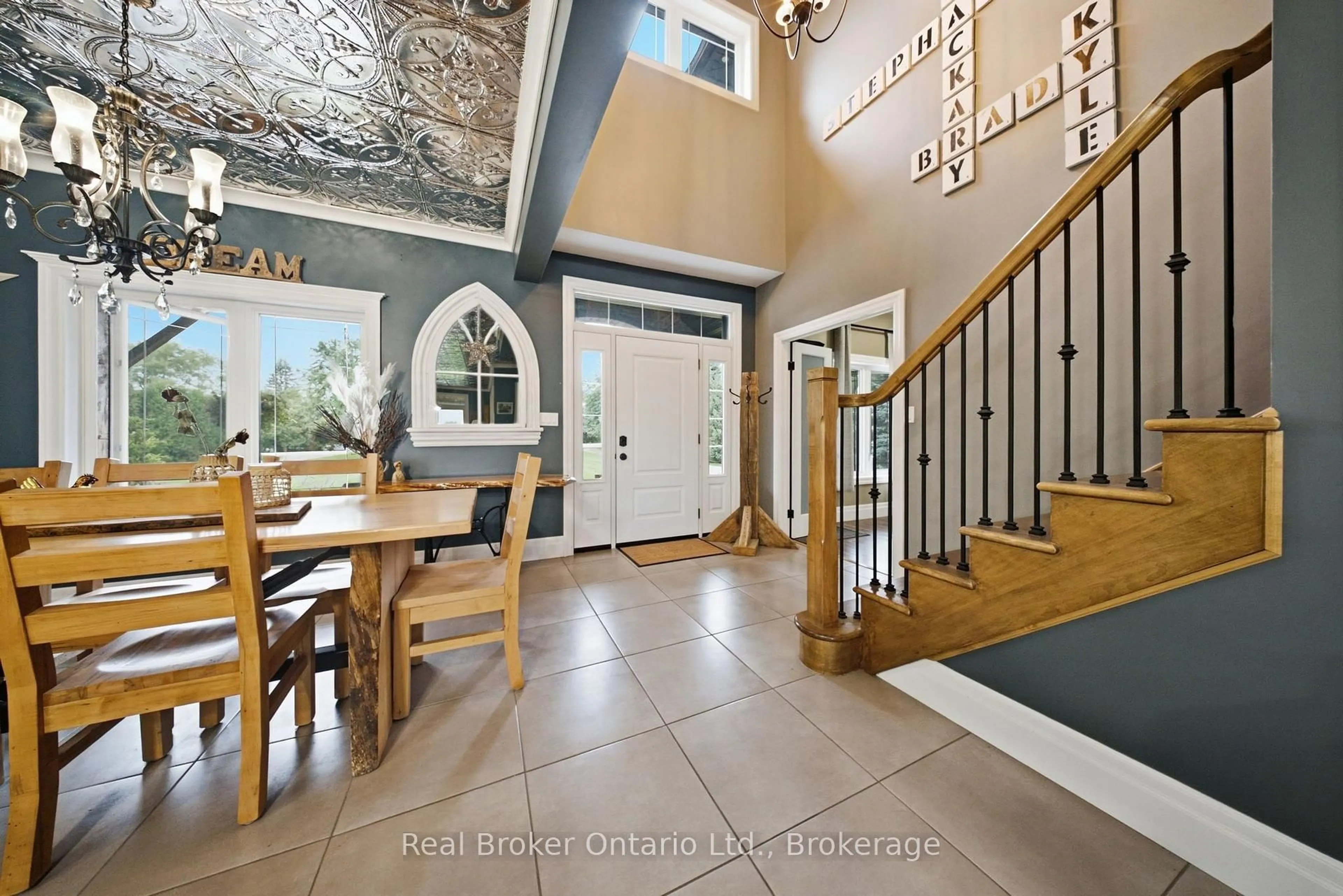 Indoor entryway for 7399 Wellington 10 Rd, Mapleton Ontario N0G 2K0