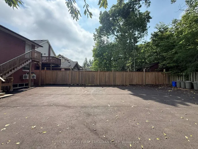 17 Carfrae Cres, London South 5