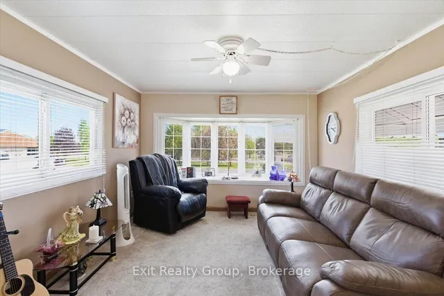 5 Chapel Blvd, Quinte West 2