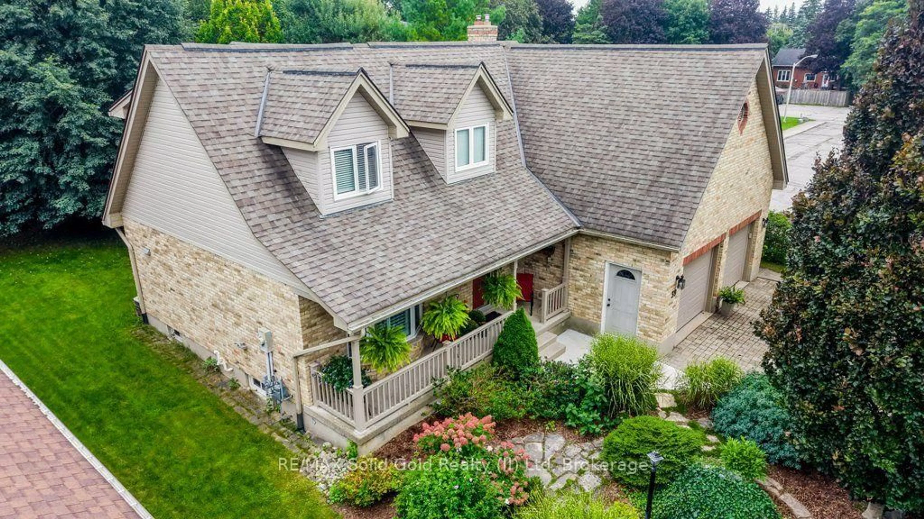 A pic from outside/outdoor area/front of a property/back of a property/a pic from drone, unknown for 39 Kay St, Stratford Ontario N5A 7R7