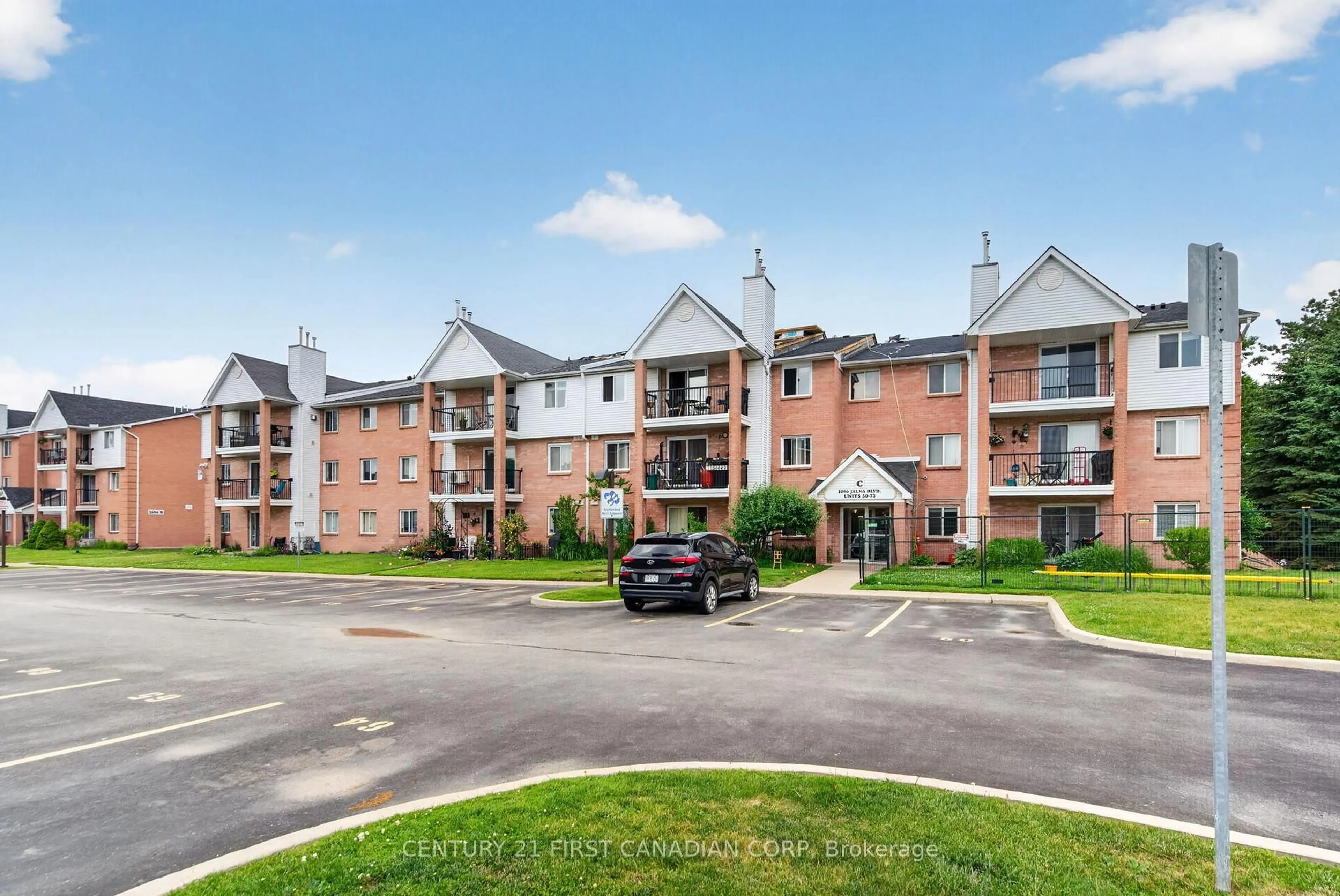 A pic from outside/outdoor area/front of a property/back of a property/a pic from drone, unknown for 1096 Jalna Blvd #62, London South Ontario N6E 3B8