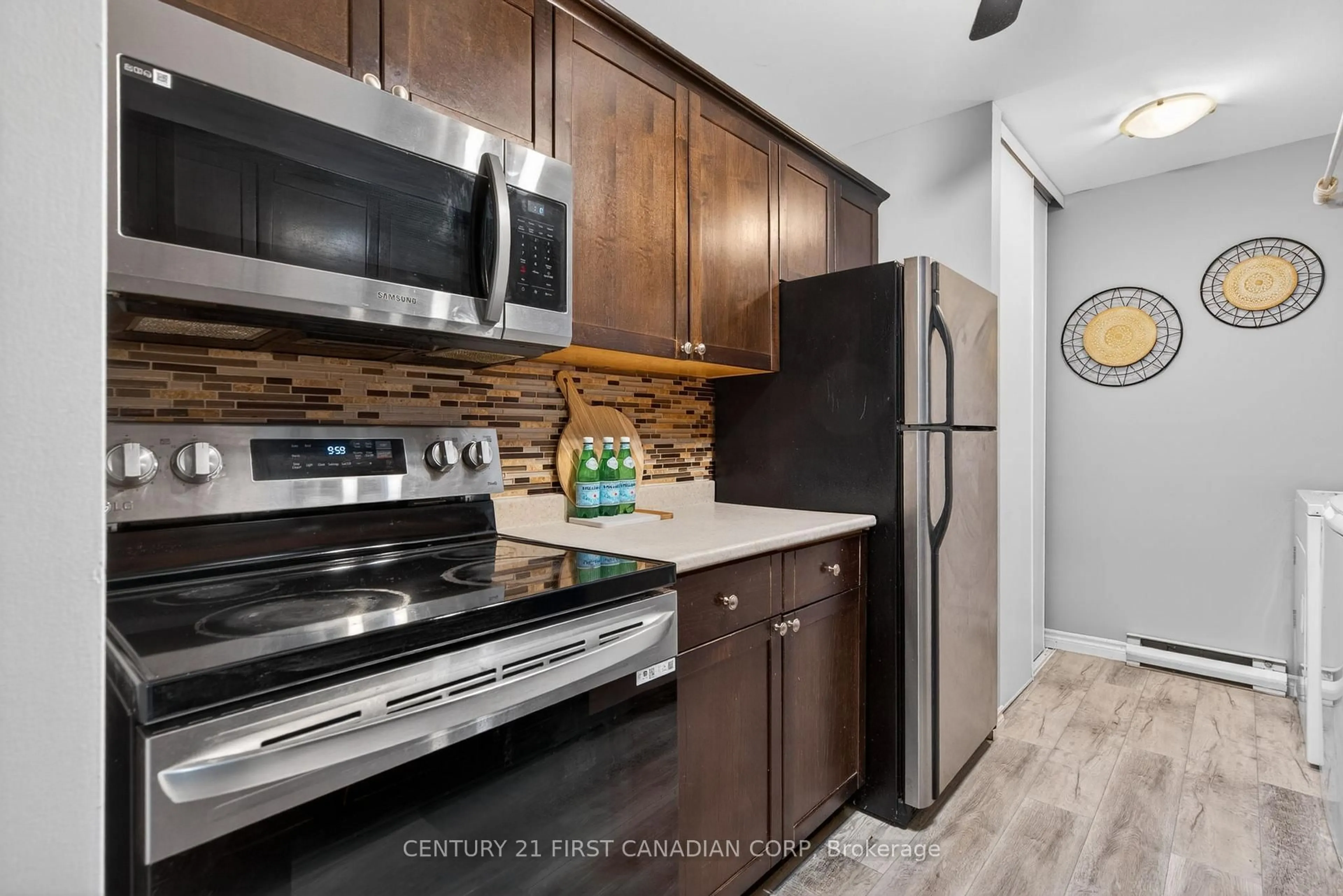Standard kitchen, unknown for 1096 Jalna Blvd #62, London South Ontario N6E 3B8