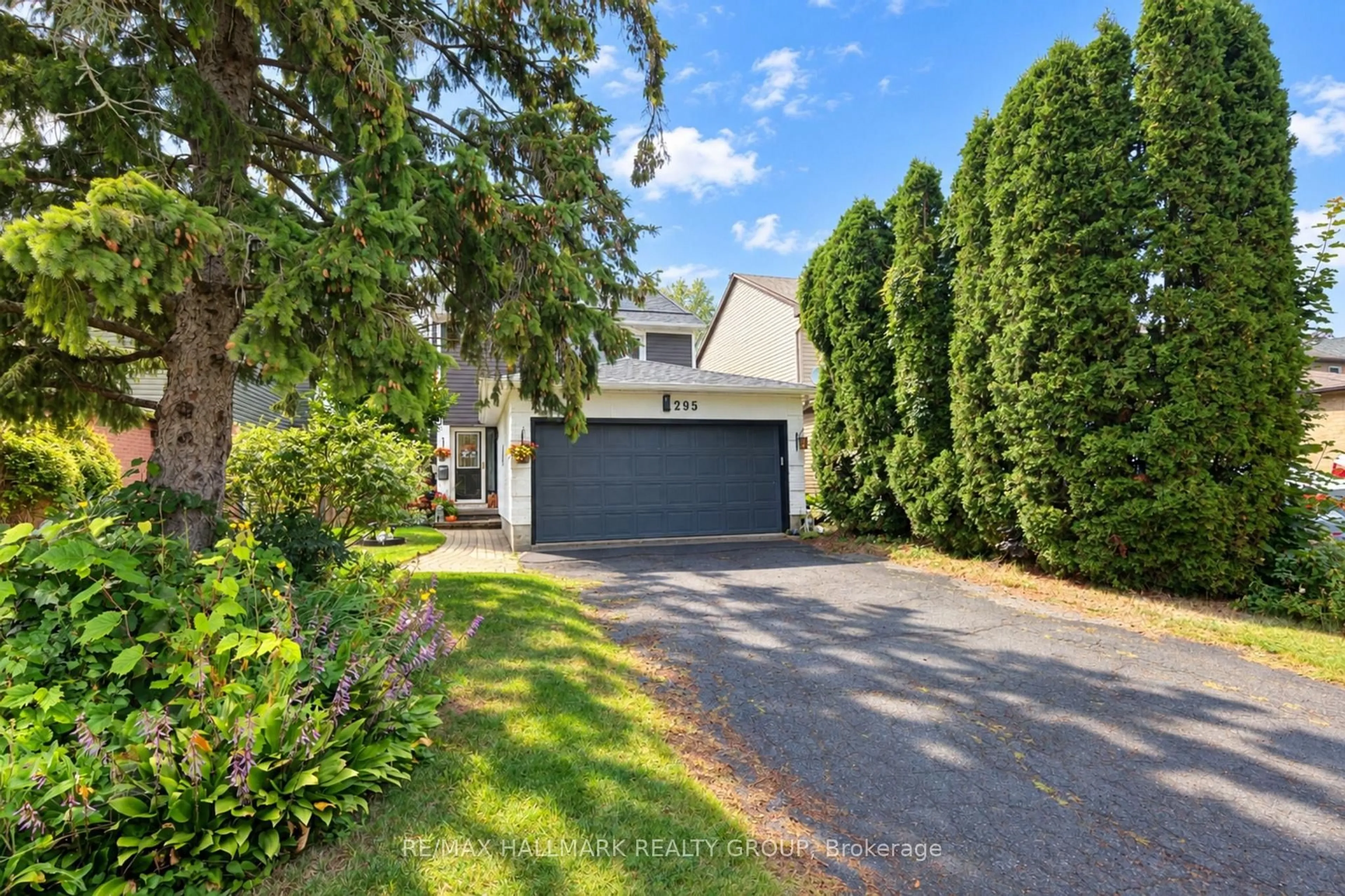 A pic from outside/outdoor area/front of a property/back of a property/a pic from drone, street for 295 Kennedy Lane, Ottawa Ontario K1E 3M5