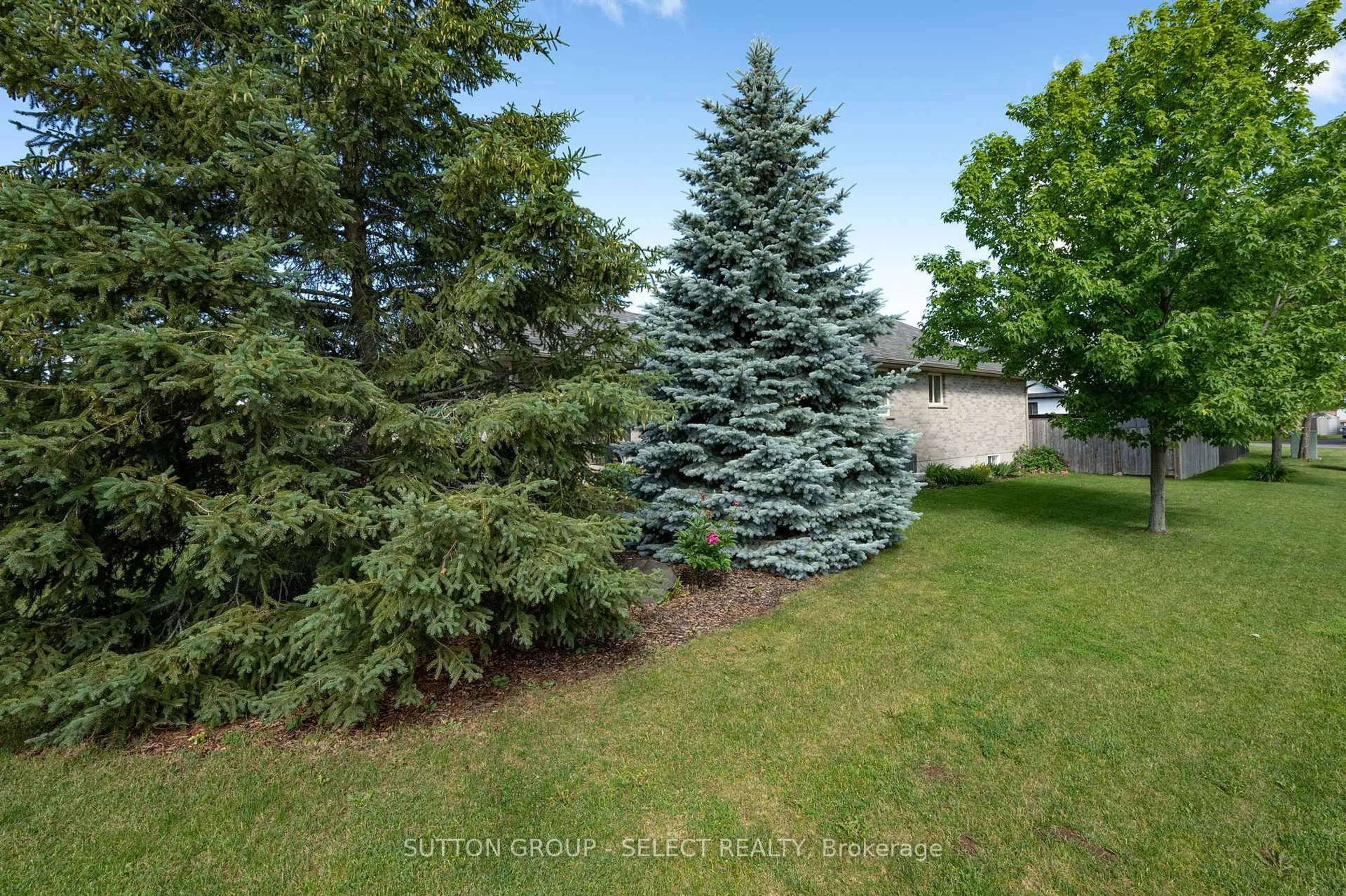 A pic from outside/outdoor area/front of a property/back of a property/a pic from drone, forest/trees view for 51 Greenway Blvd, St. Thomas Ontario N5P 4P8