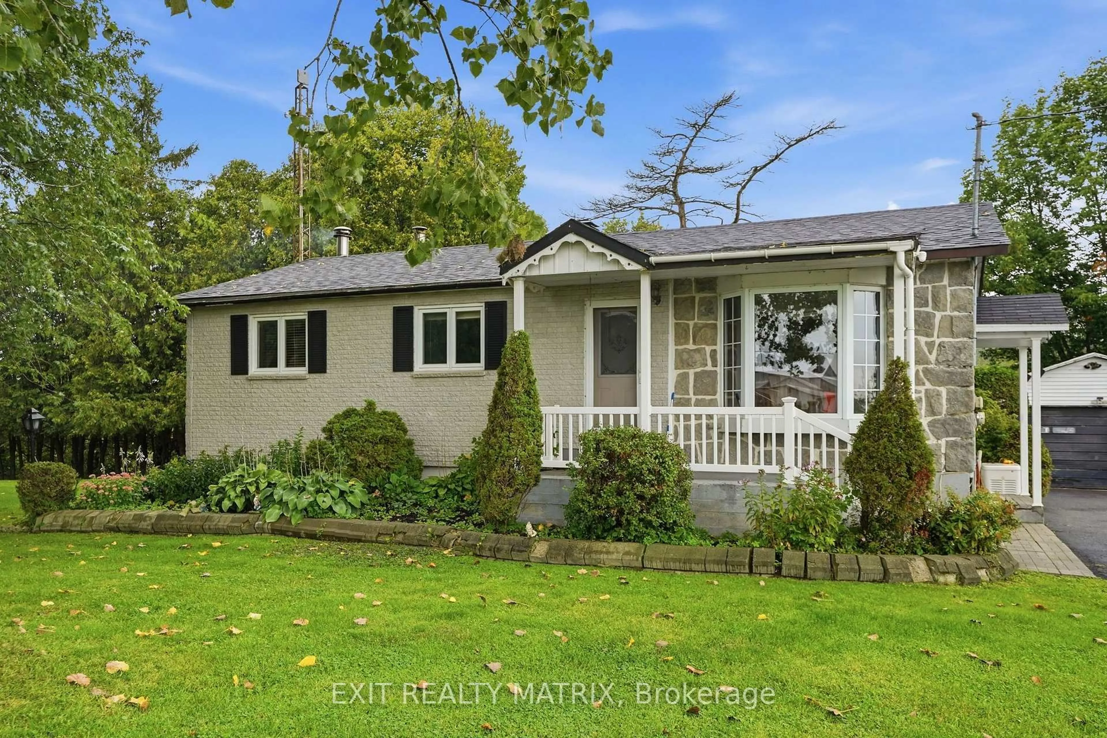 Home with vinyl exterior material, street for 22215 Laggan-Glenelg Rd, North Glengarry Ontario K0B 1E0