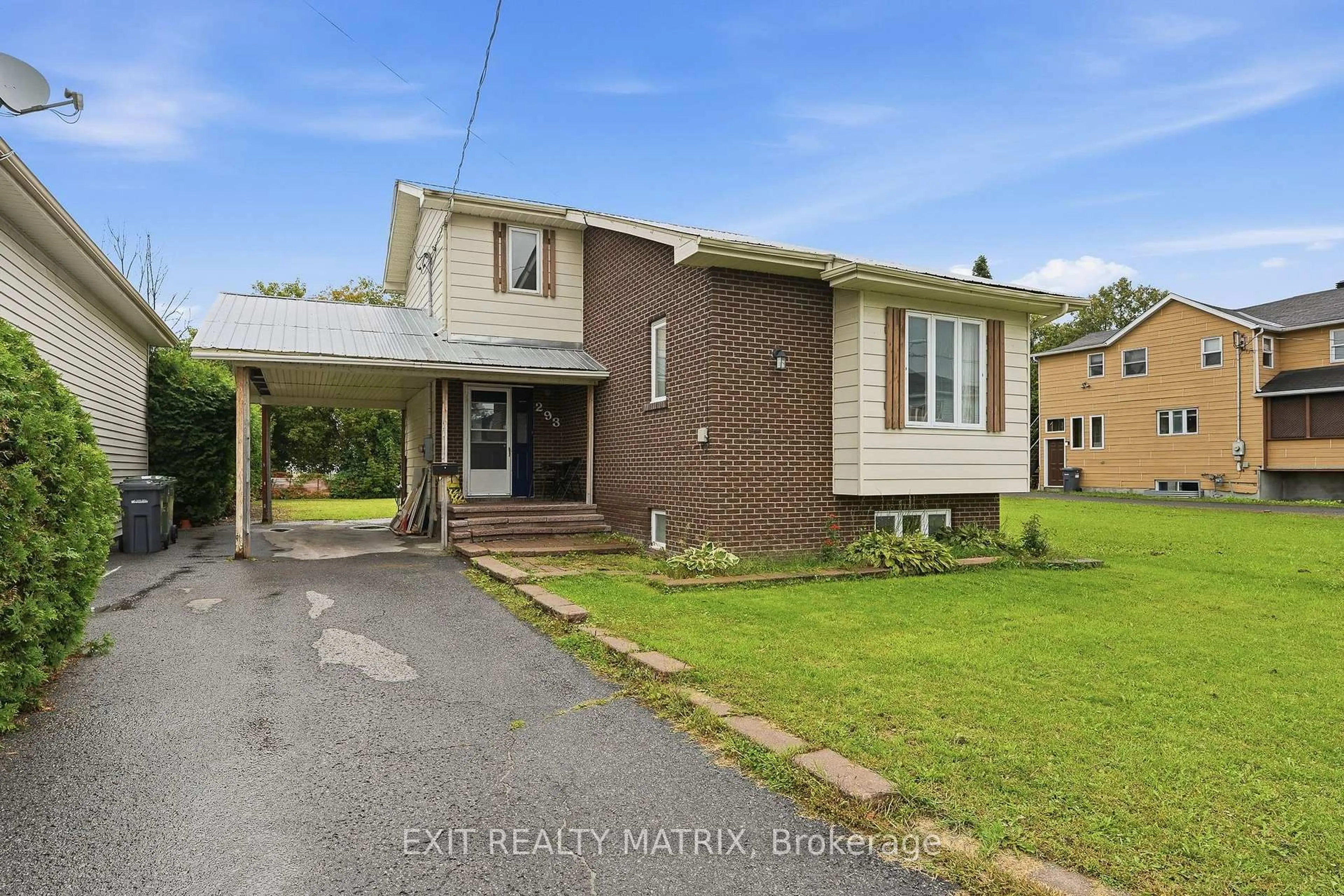 Home with brick exterior material, street for 293 Kitchener St, Hawkesbury Ontario K6A 2P1
