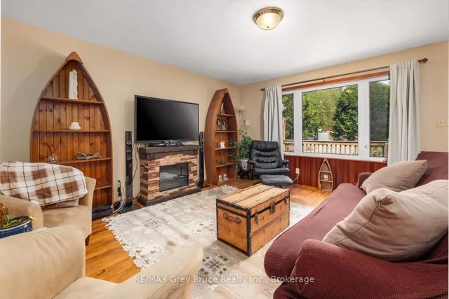 27 Woodstock Ave, Northern Bruce Peninsula 2