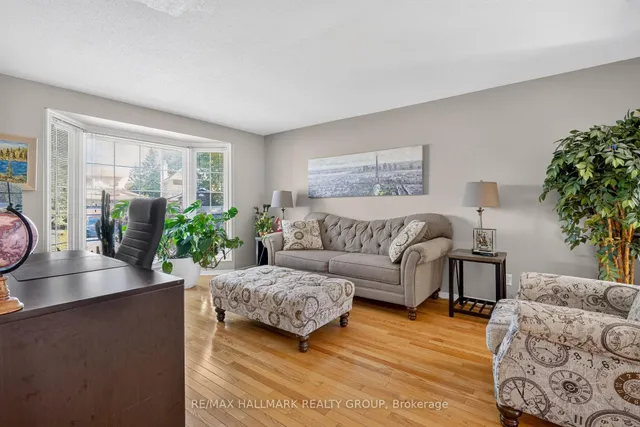 518 Des Conifers Cres, Ottawa 2