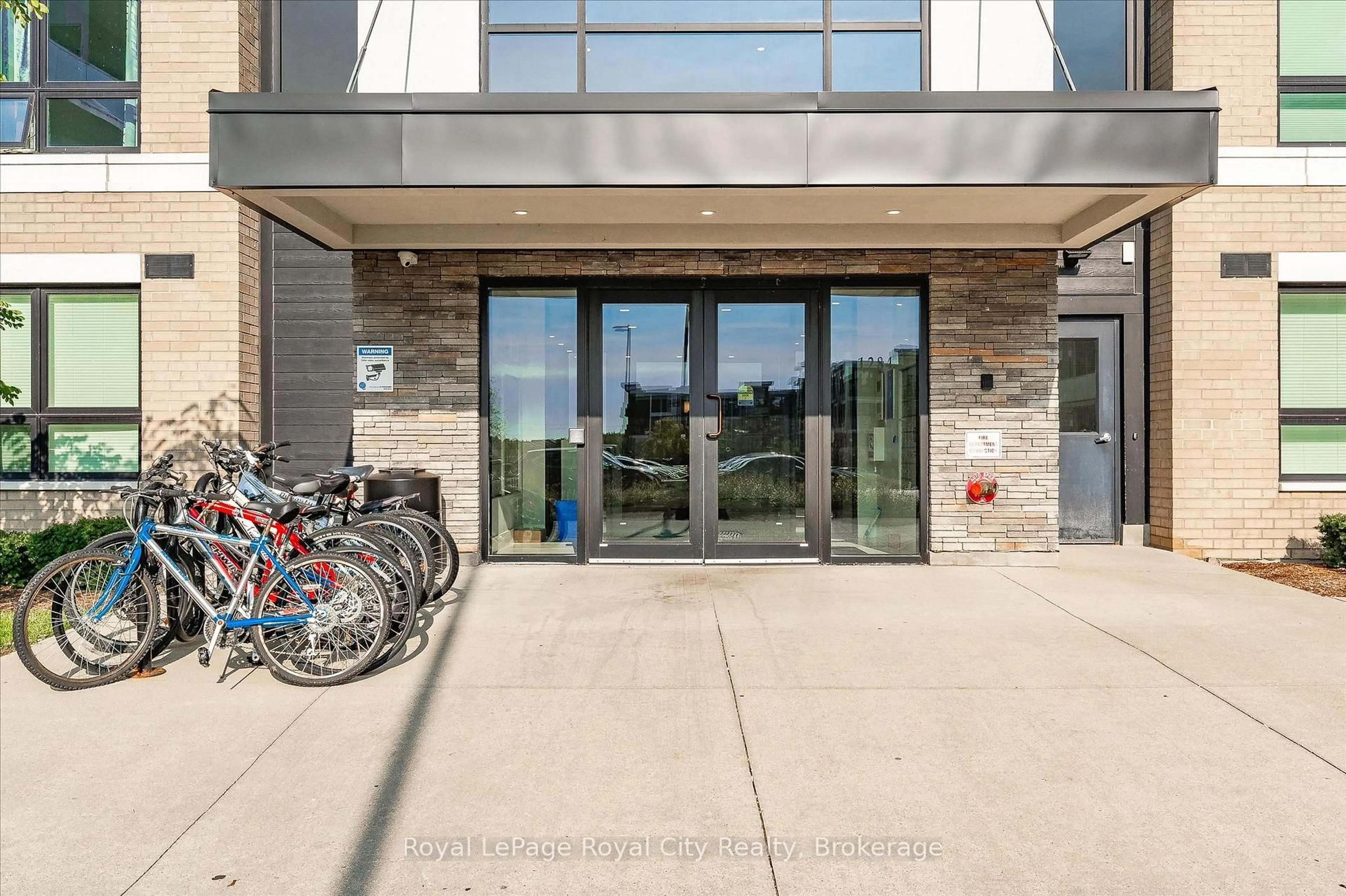 Indoor foyer for 1284 Gordon St #229, Guelph Ontario N1L 0M8