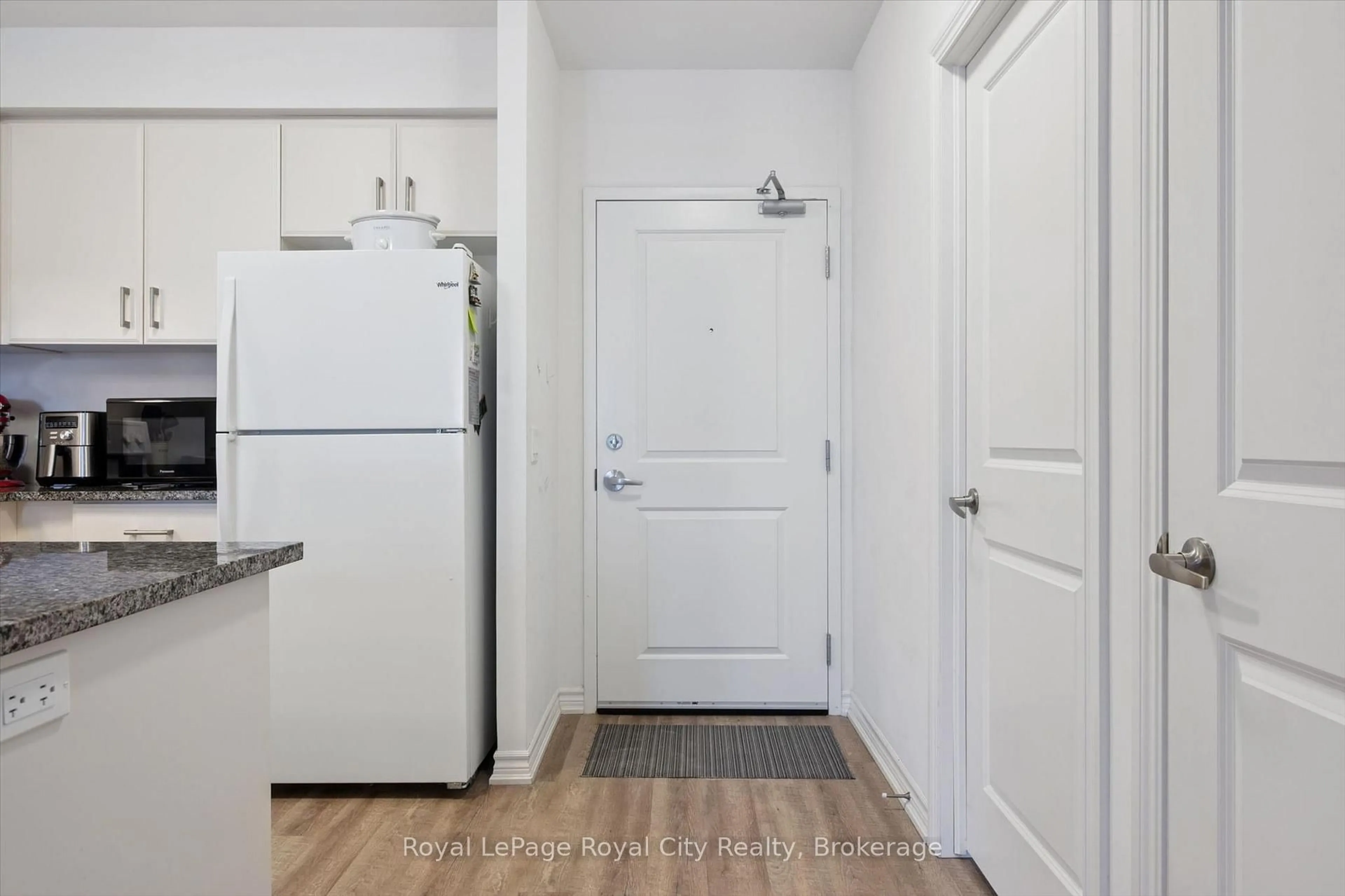 Indoor entryway for 1284 Gordon St #229, Guelph Ontario N1L 0M8