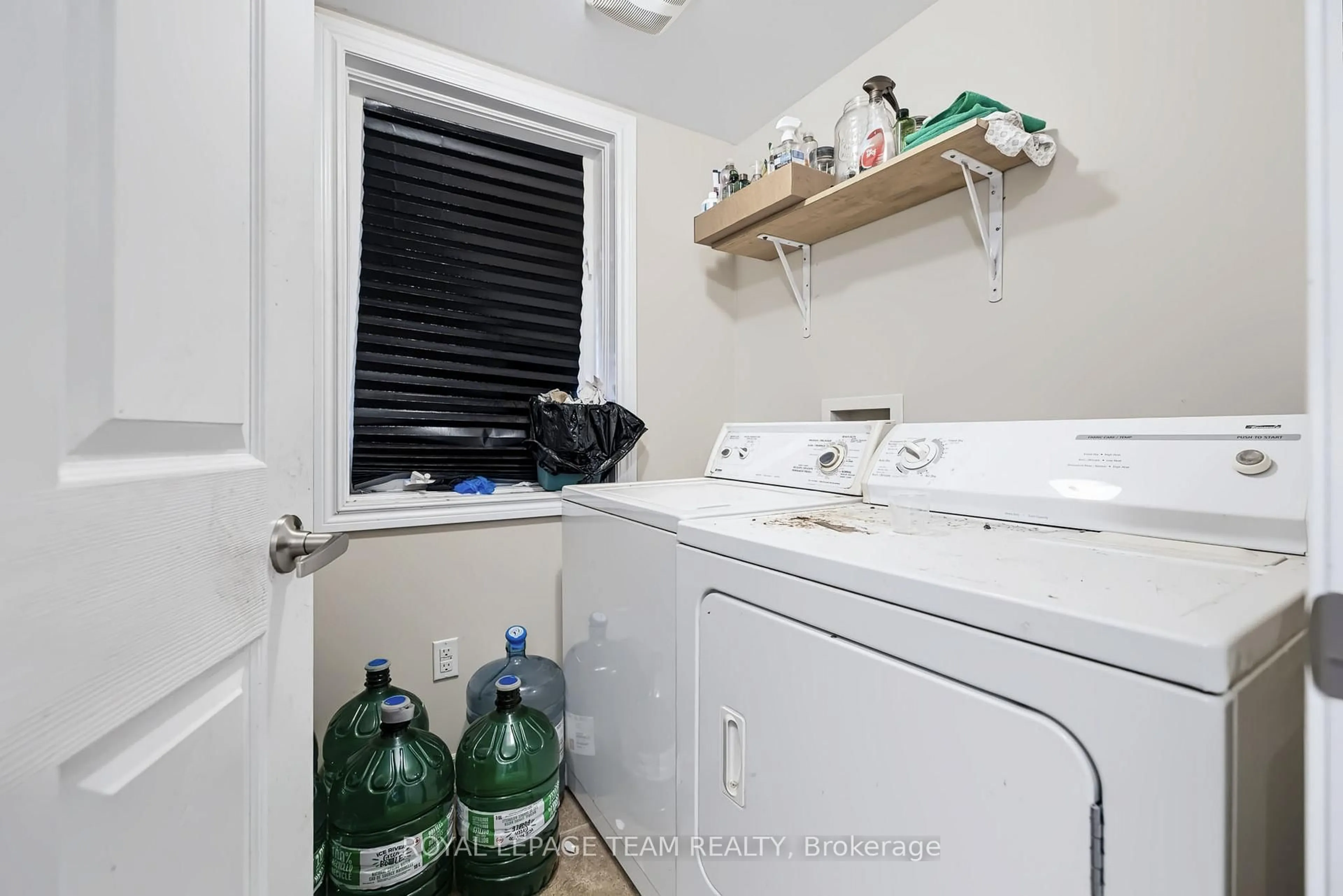 Laundry room for 2510 Nutgrove Ave, Ottawa Ontario K2J 0X3