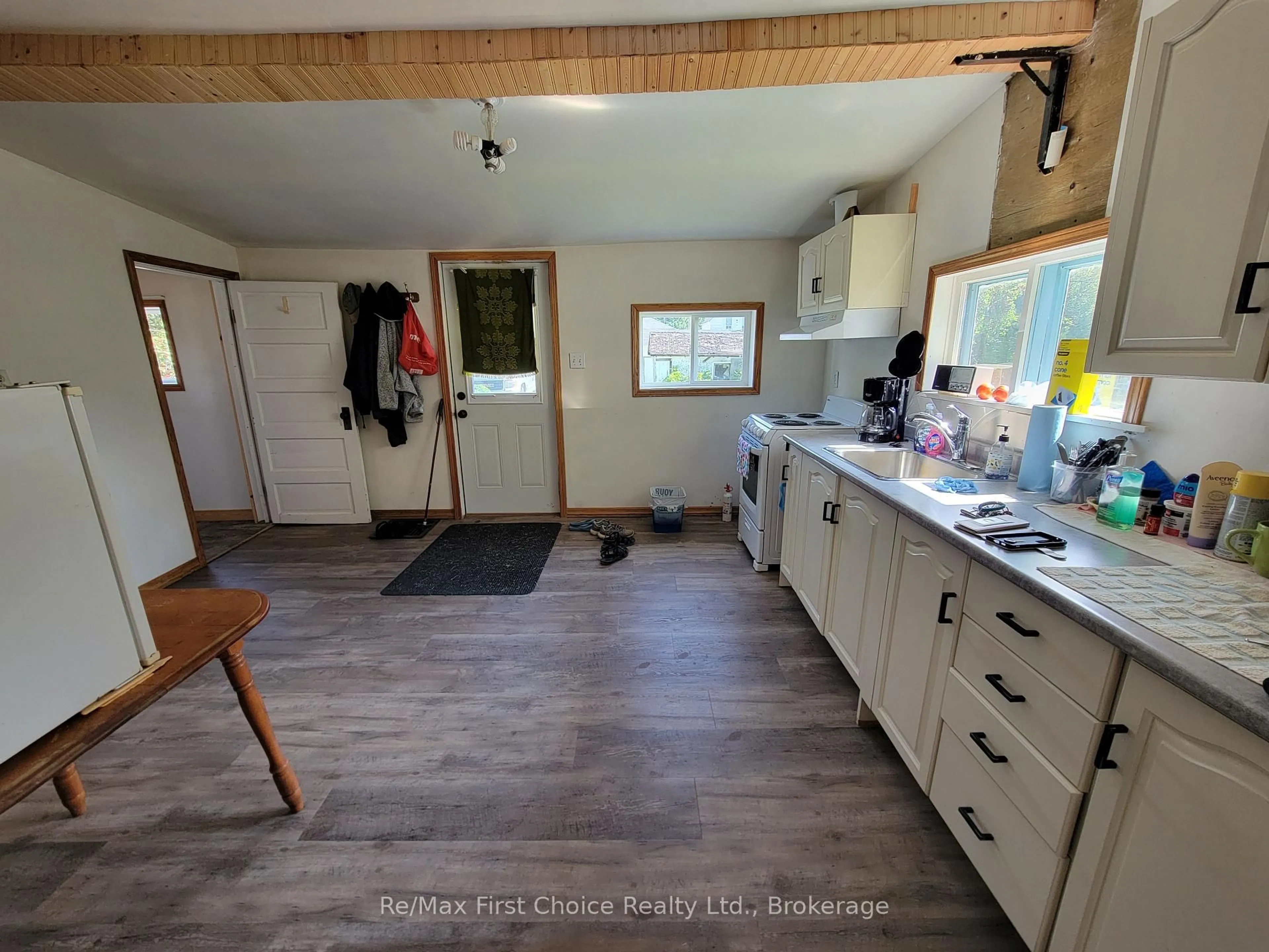 Standard kitchen, unknown for 216 Sixth St, Rainy River Ontario P0W 1L0