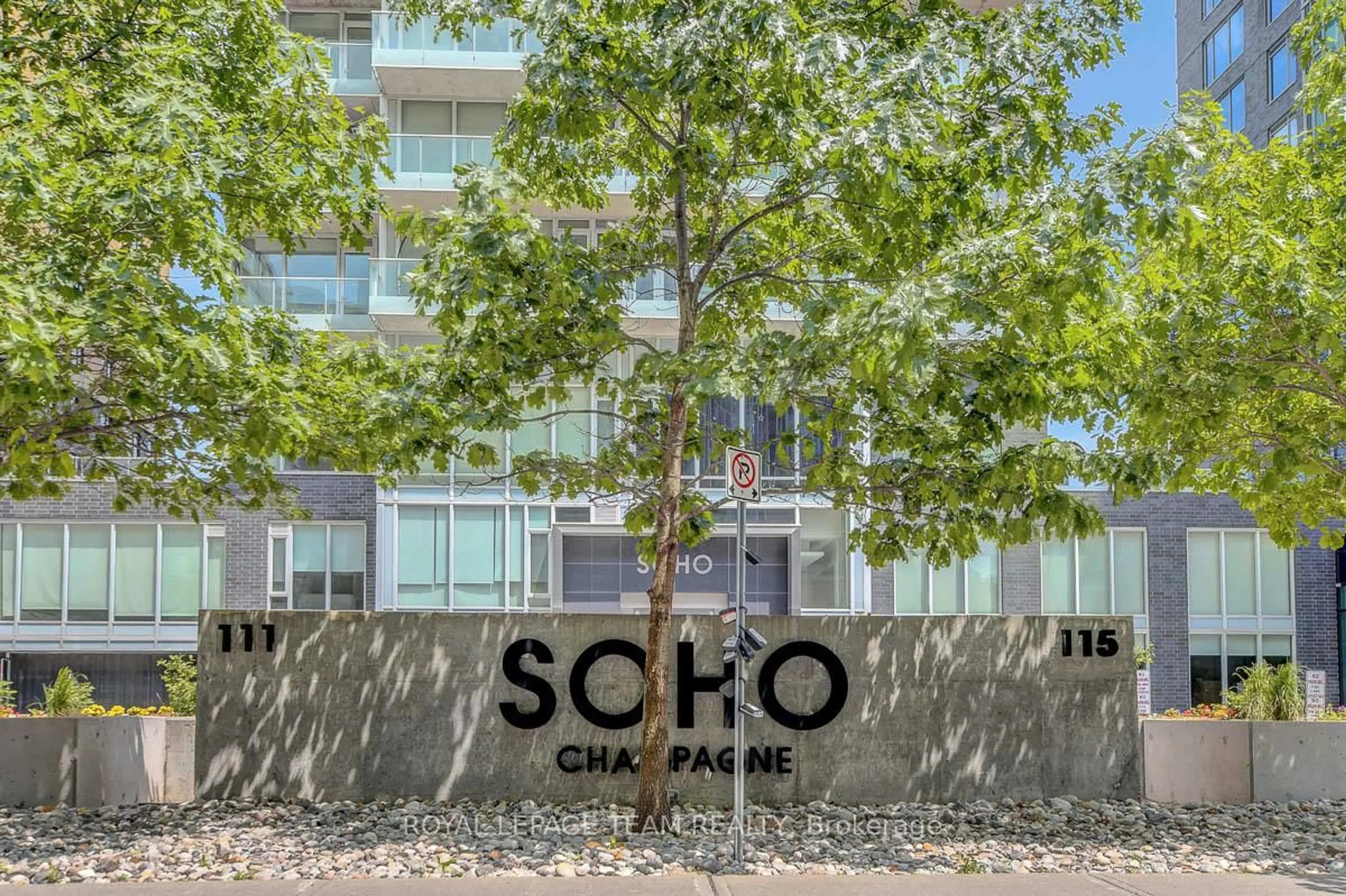 Patio, street for 111 Champagne Ave #1405, Ottawa Ontario K1S 5V3