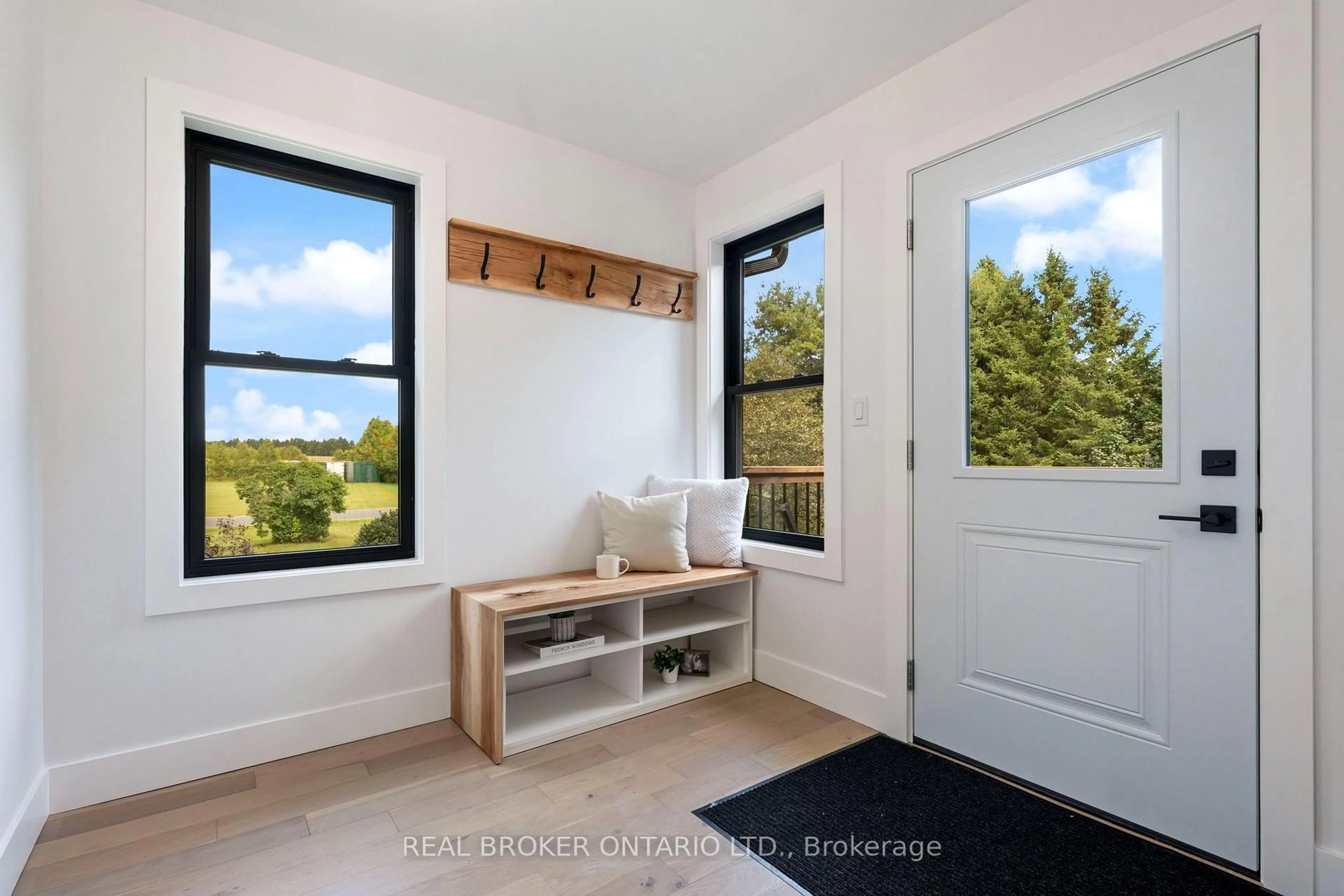 Indoor entryway for 54601 Vienna Line, Bayham Ontario N0J 1T0