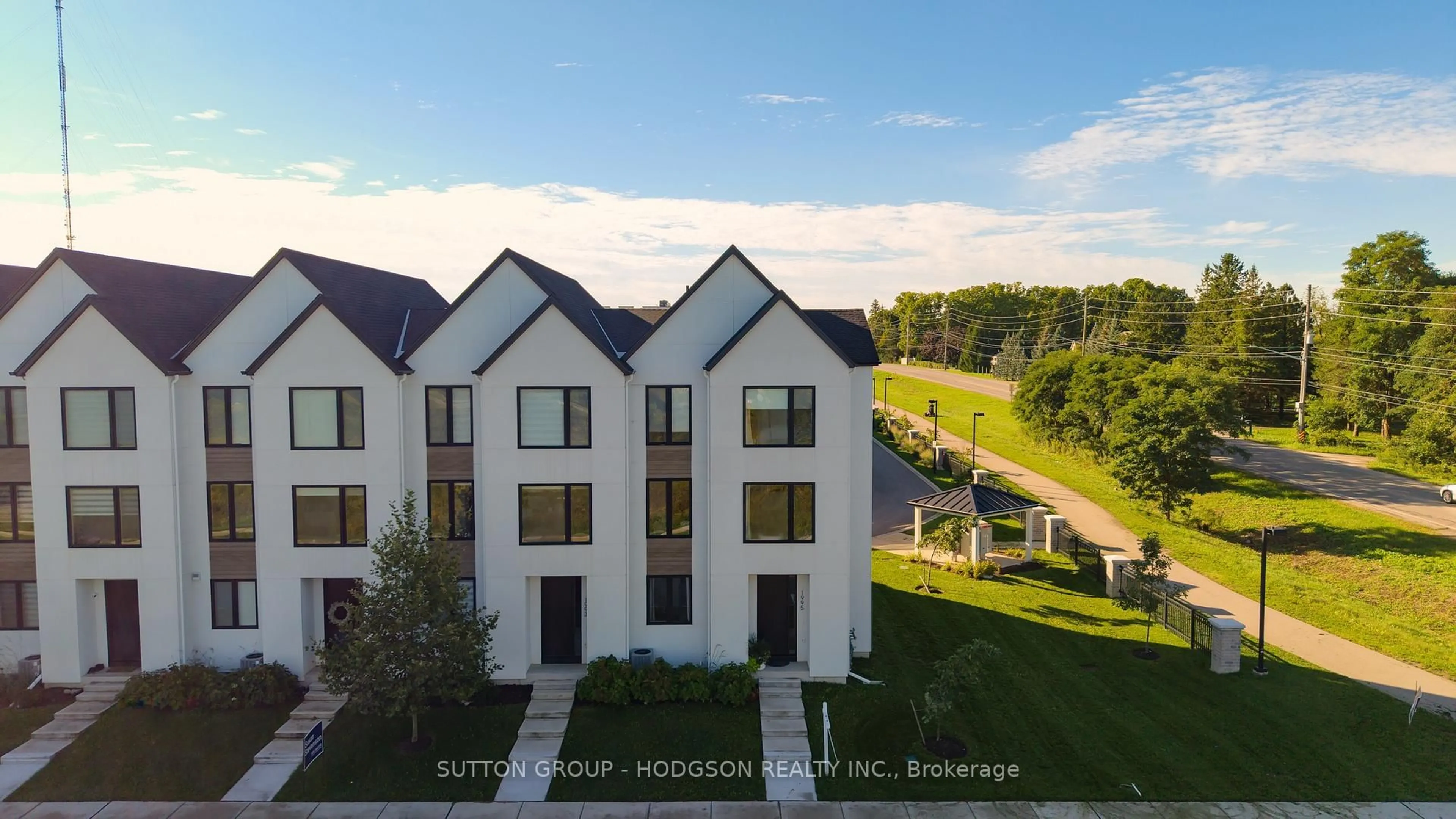 A pic from outside/outdoor area/front of a property/back of a property/a pic from drone, unknown for 1995 Upperpoint Gate #1, London South Ontario N6K 0L2