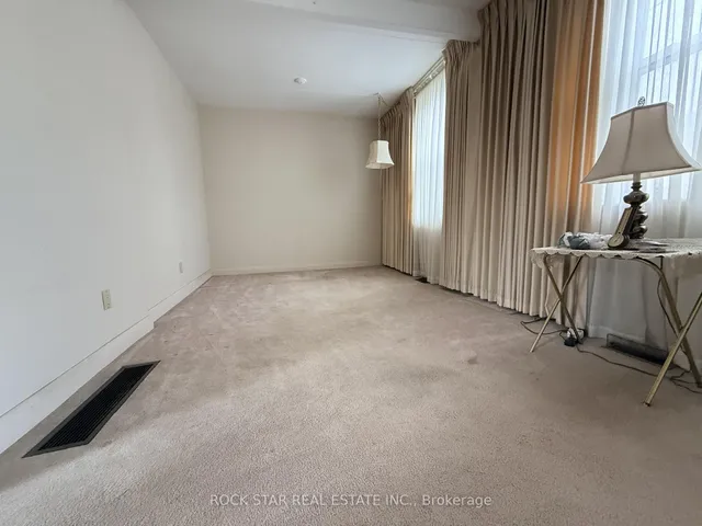 358 Barton St, Hamilton 4