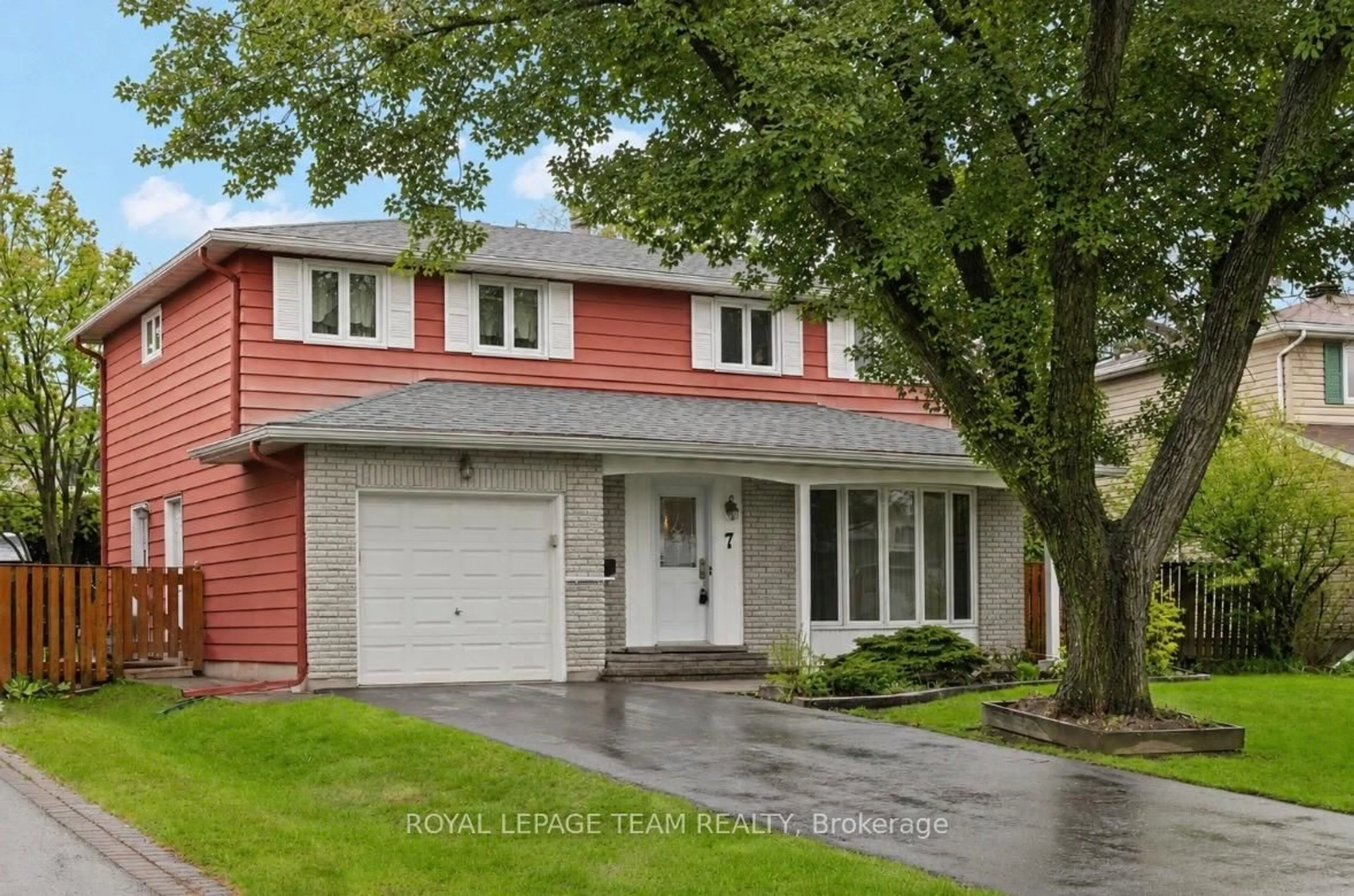 Home with vinyl exterior material, street for 7 Centrepark Dr, Ottawa Ontario K1B 3C2