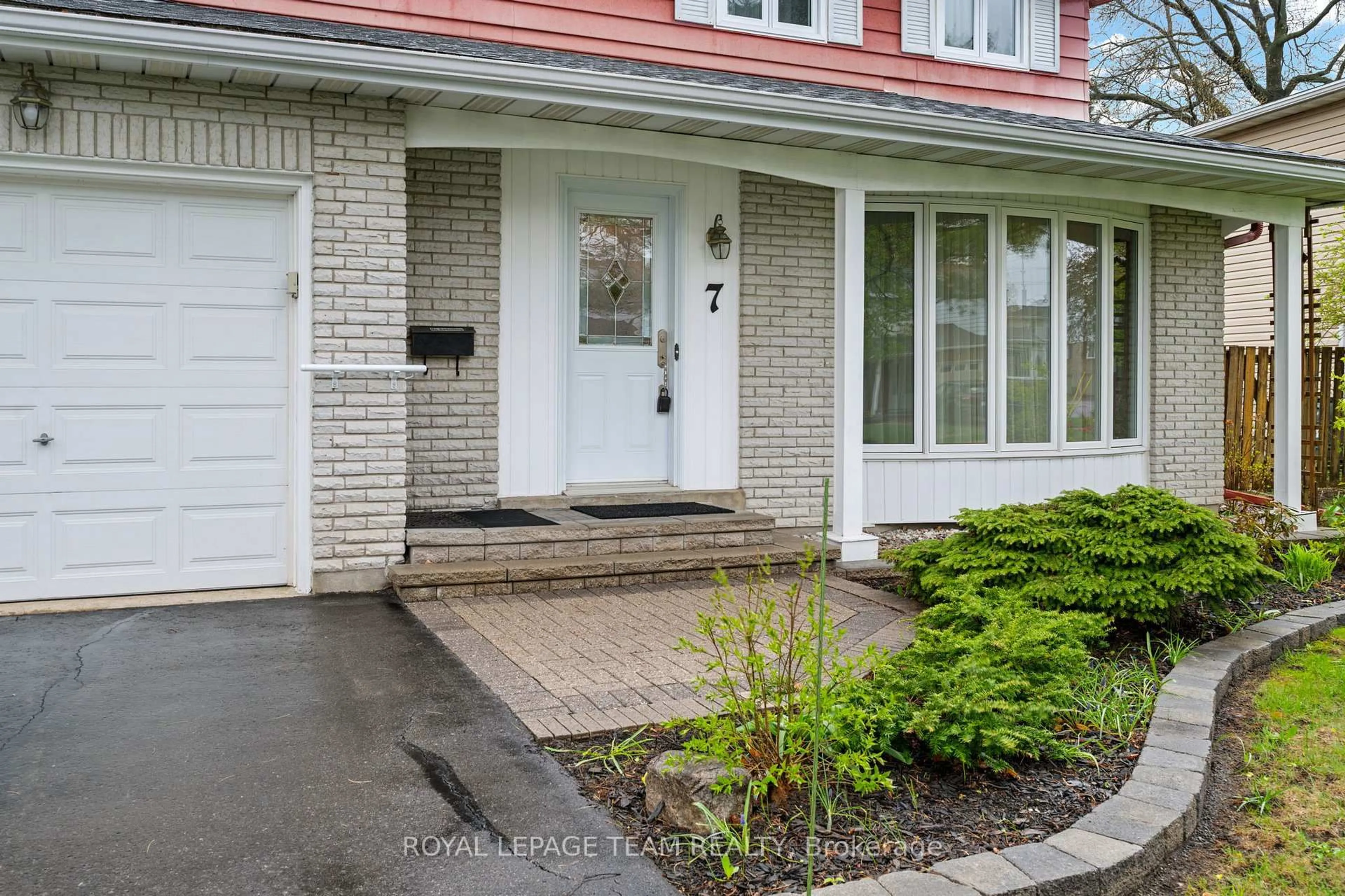Unknown for 7 Centrepark Dr, Ottawa Ontario K1B 3C2