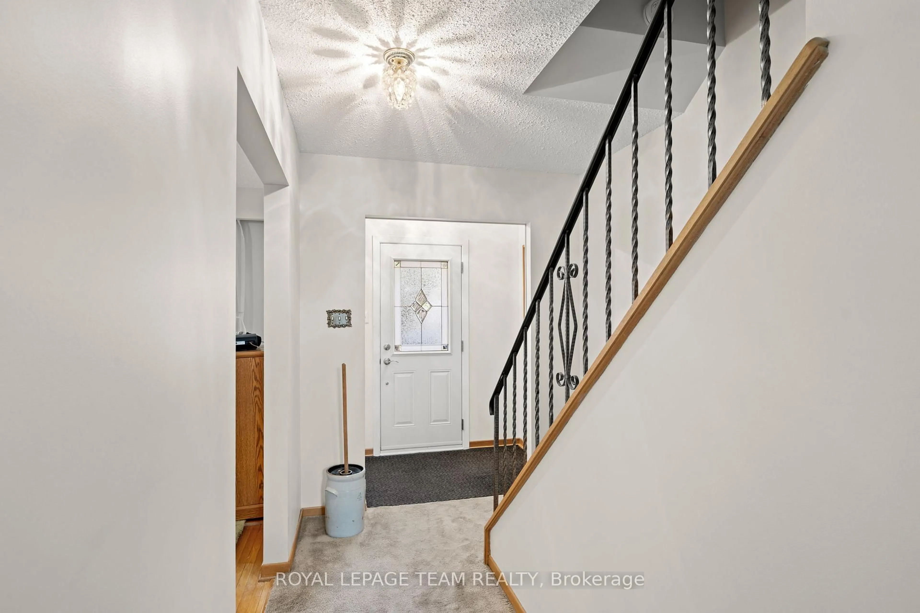 Unknown for 7 Centrepark Dr, Ottawa Ontario K1B 3C2