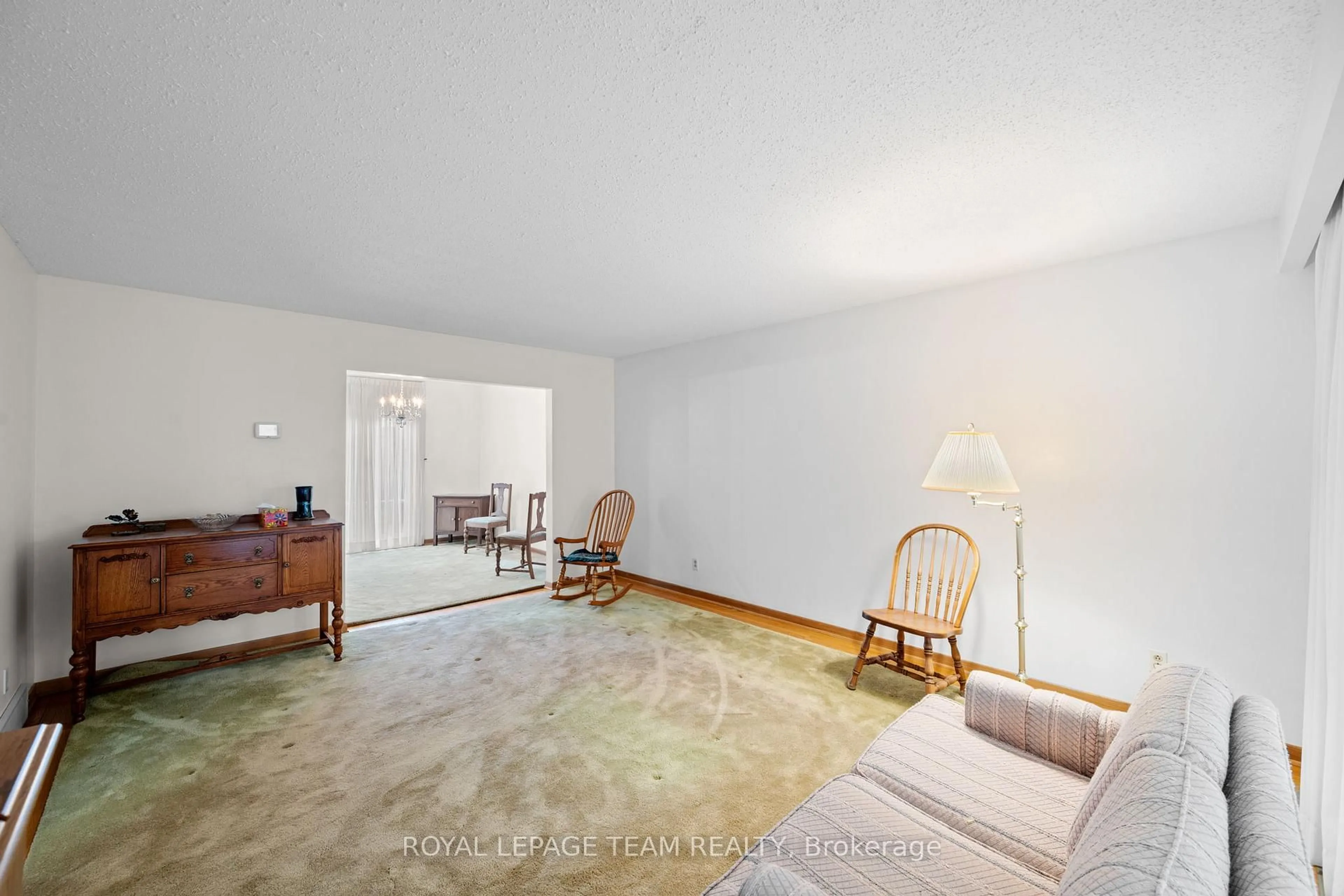 A pic of a room for 7 Centrepark Dr, Ottawa Ontario K1B 3C2