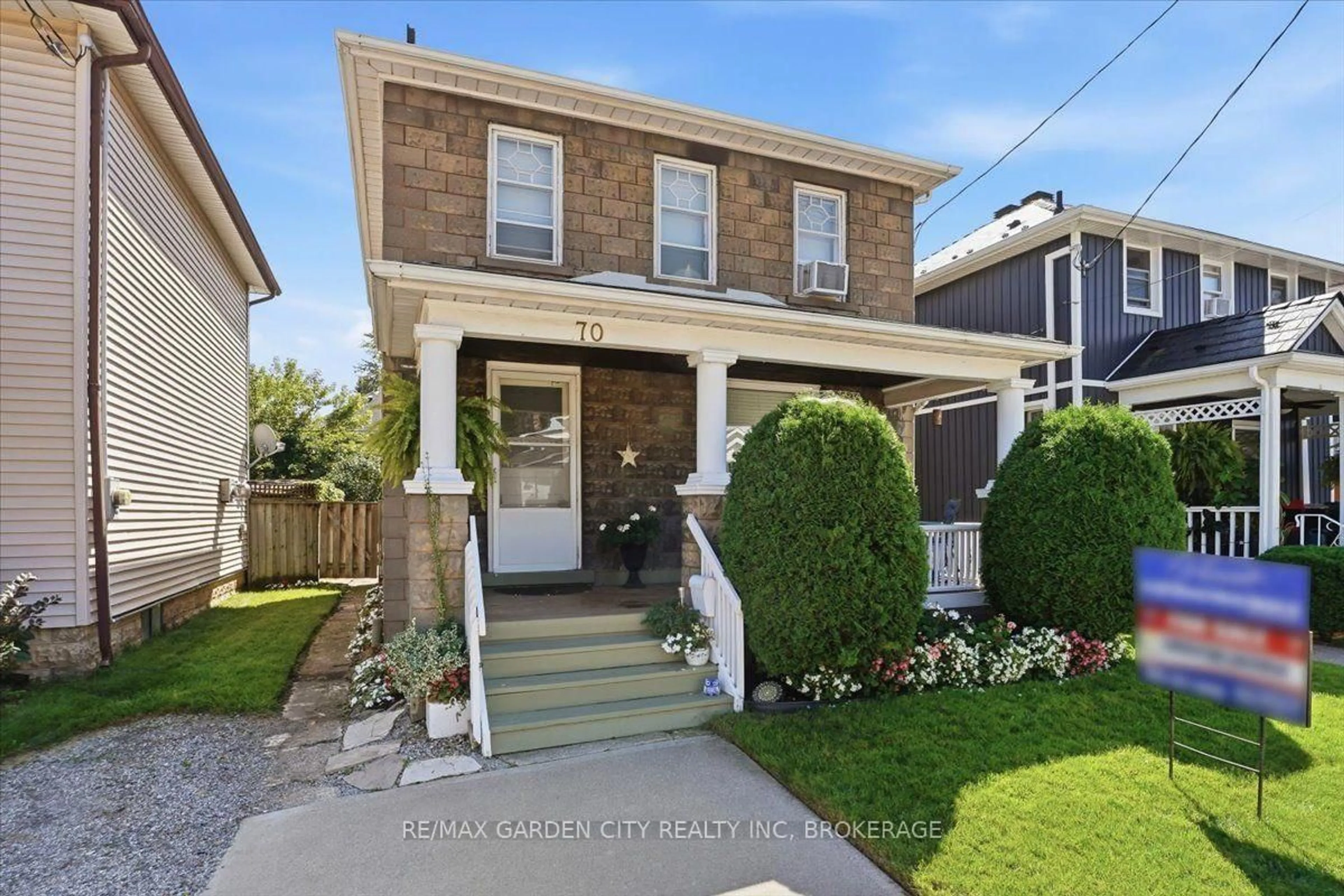 Home with brick exterior material, street for 70 Lowell Ave, St. Catharines Ontario L3R 2E1