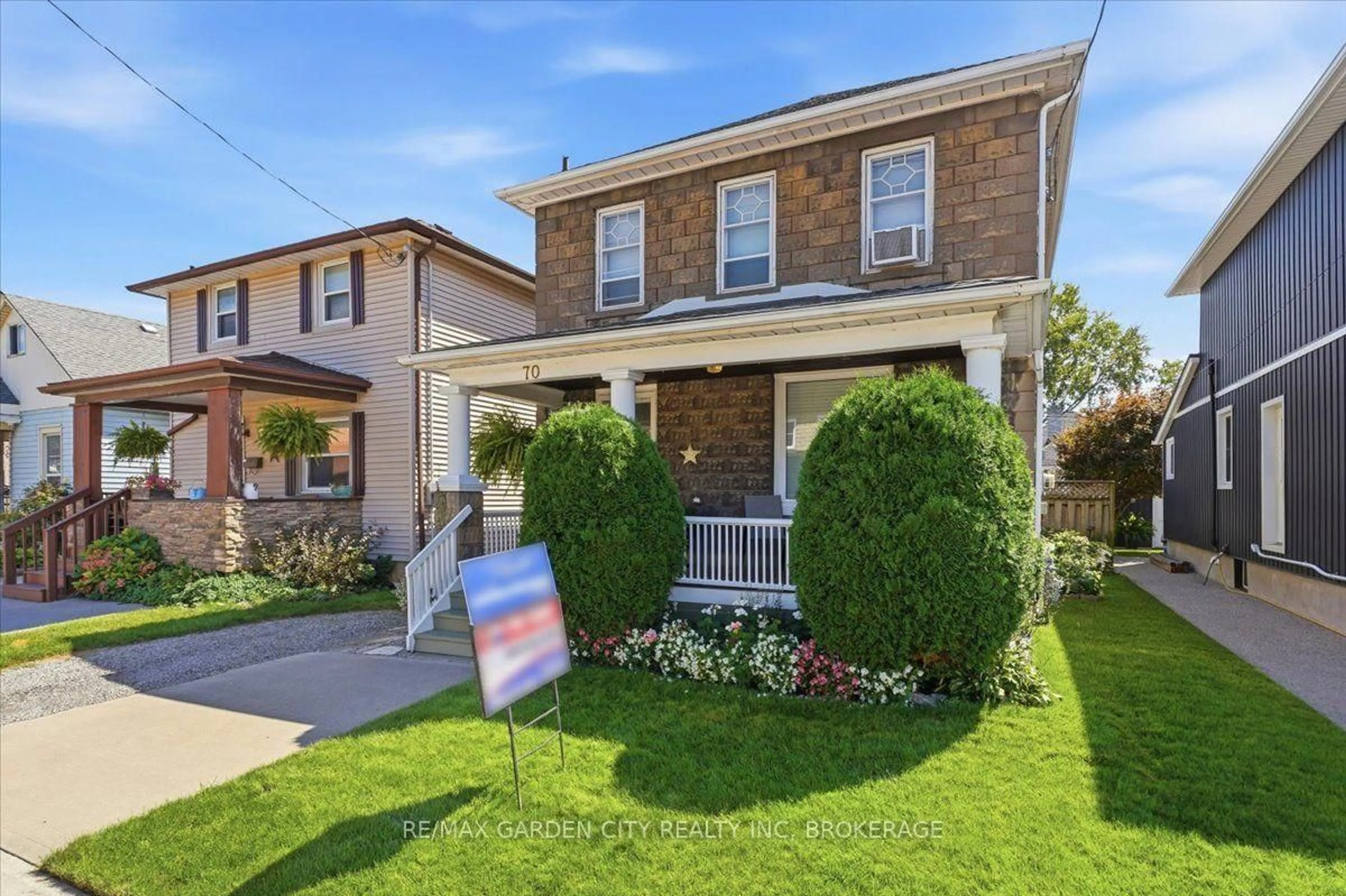 Home with brick exterior material, street for 70 Lowell Ave, St. Catharines Ontario L3R 2E1
