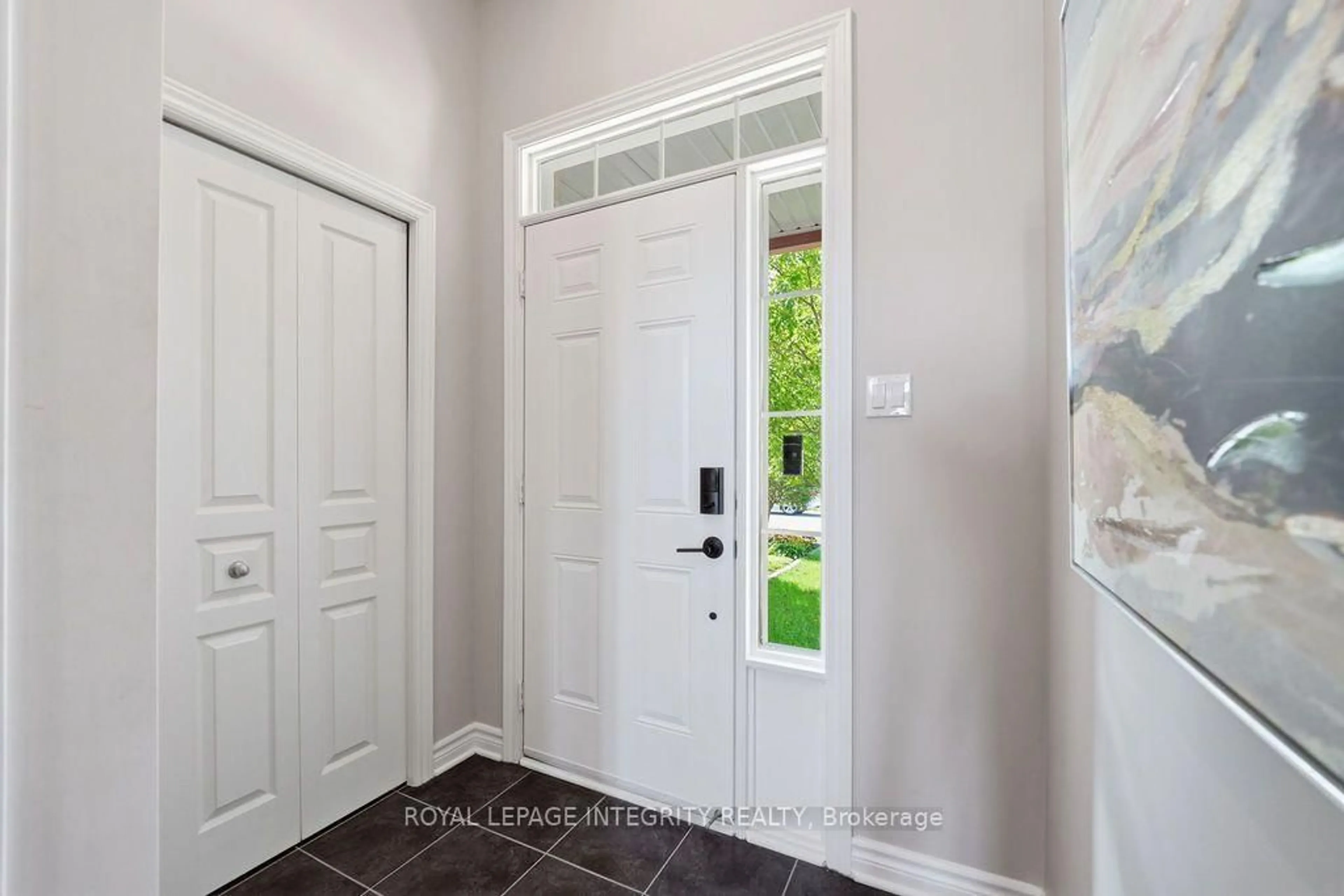 Indoor entryway for 565 Remnor Ave, Ottawa Ontario K2T 0A5