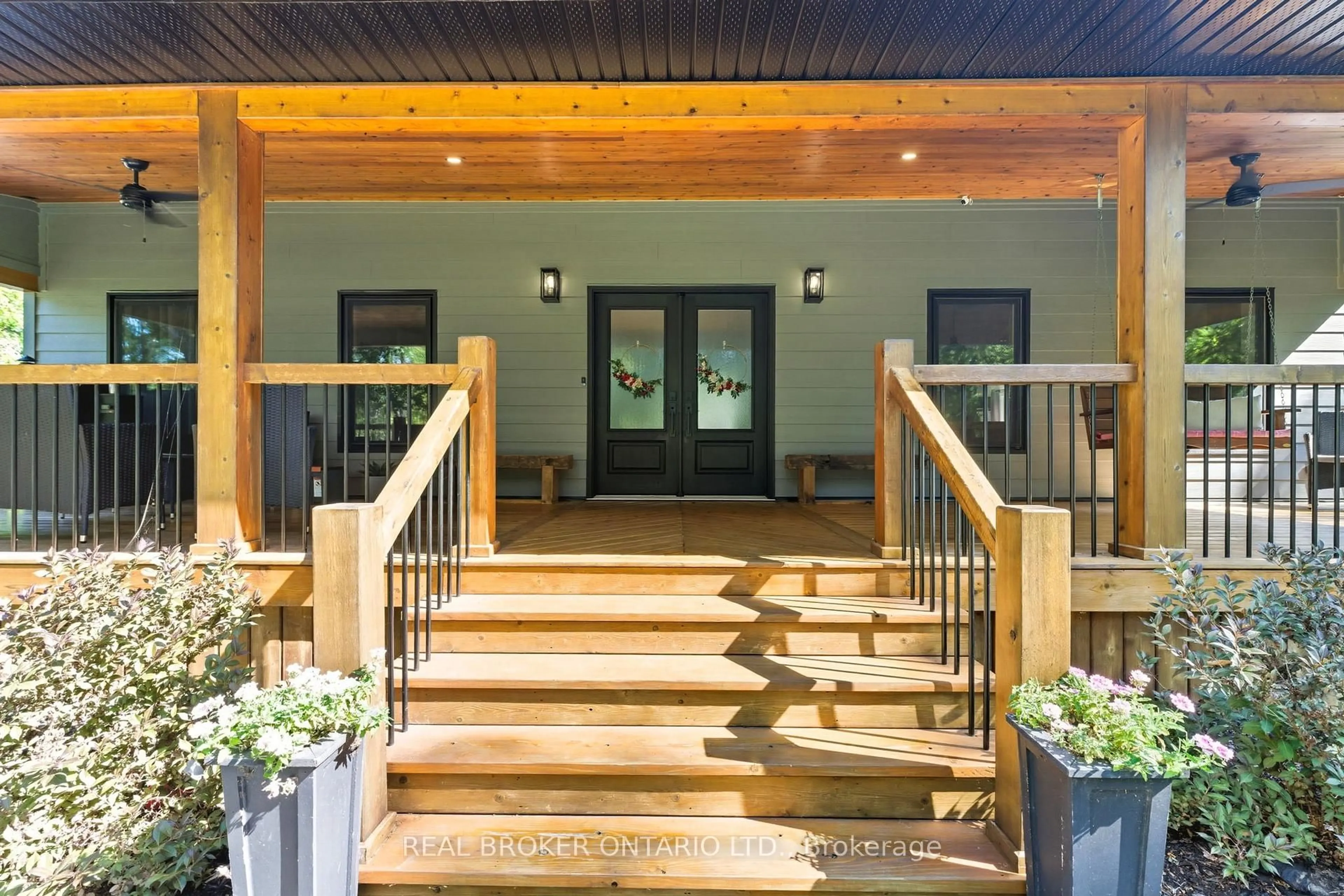 Indoor foyer for 115 Lakeshore Rd, Norfolk Ontario N0J 1T0