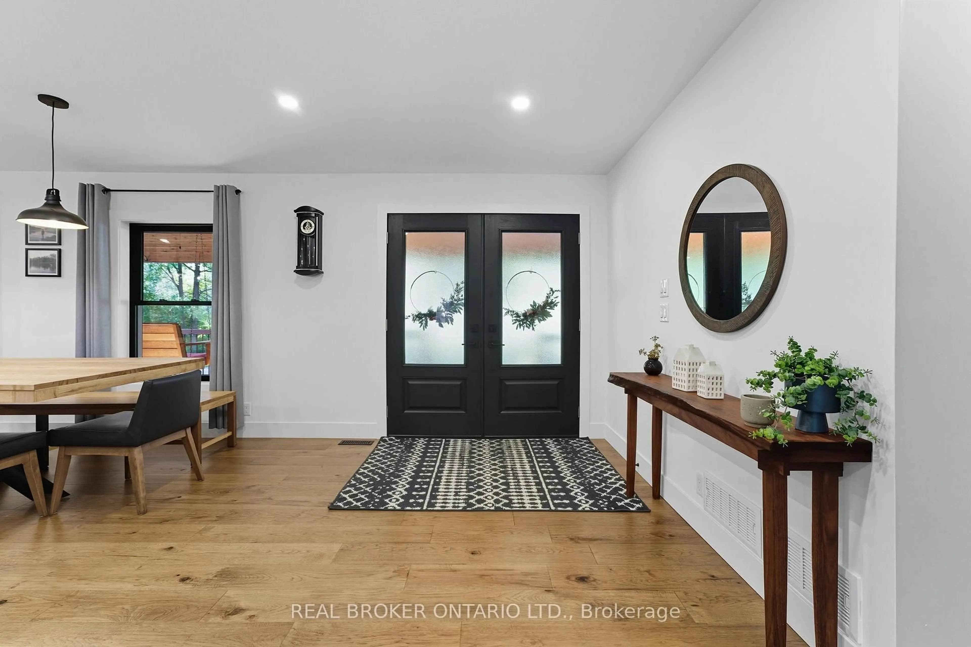 Indoor entryway for 115 Lakeshore Rd, Norfolk Ontario N0J 1T0