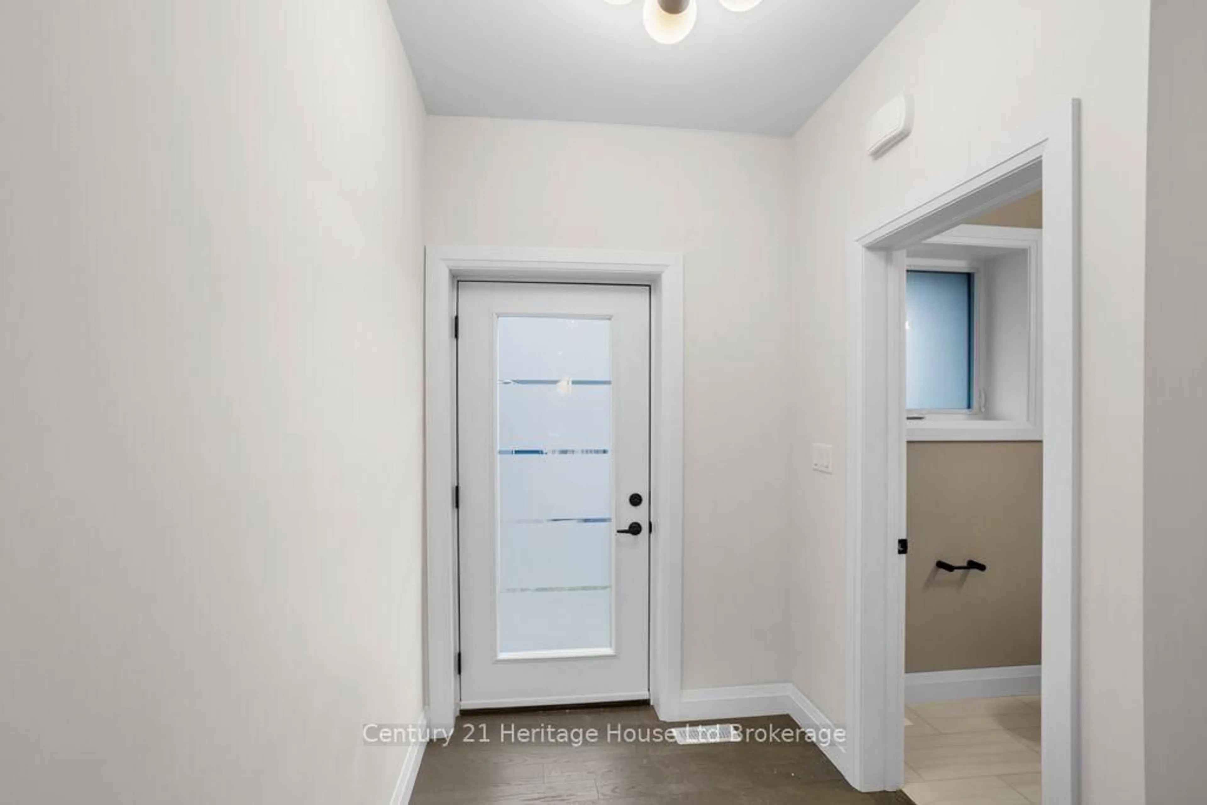 Indoor entryway for 361 Quarter Town Line #703, Tillsonburg Ontario N4G 5T9