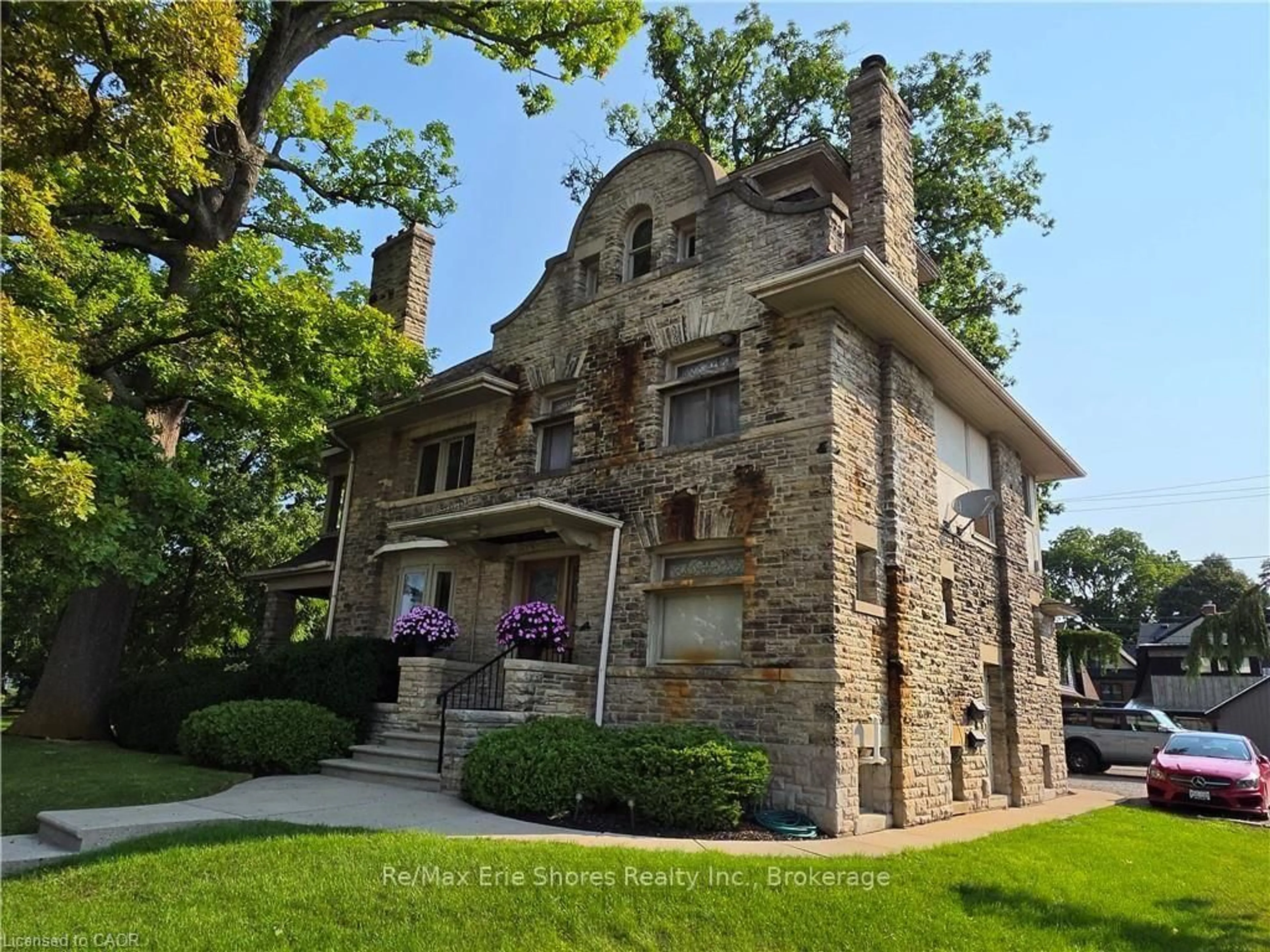 Home with brick exterior material, building for 71 Norfolk St, Norfolk Ontario N3Y 3N6