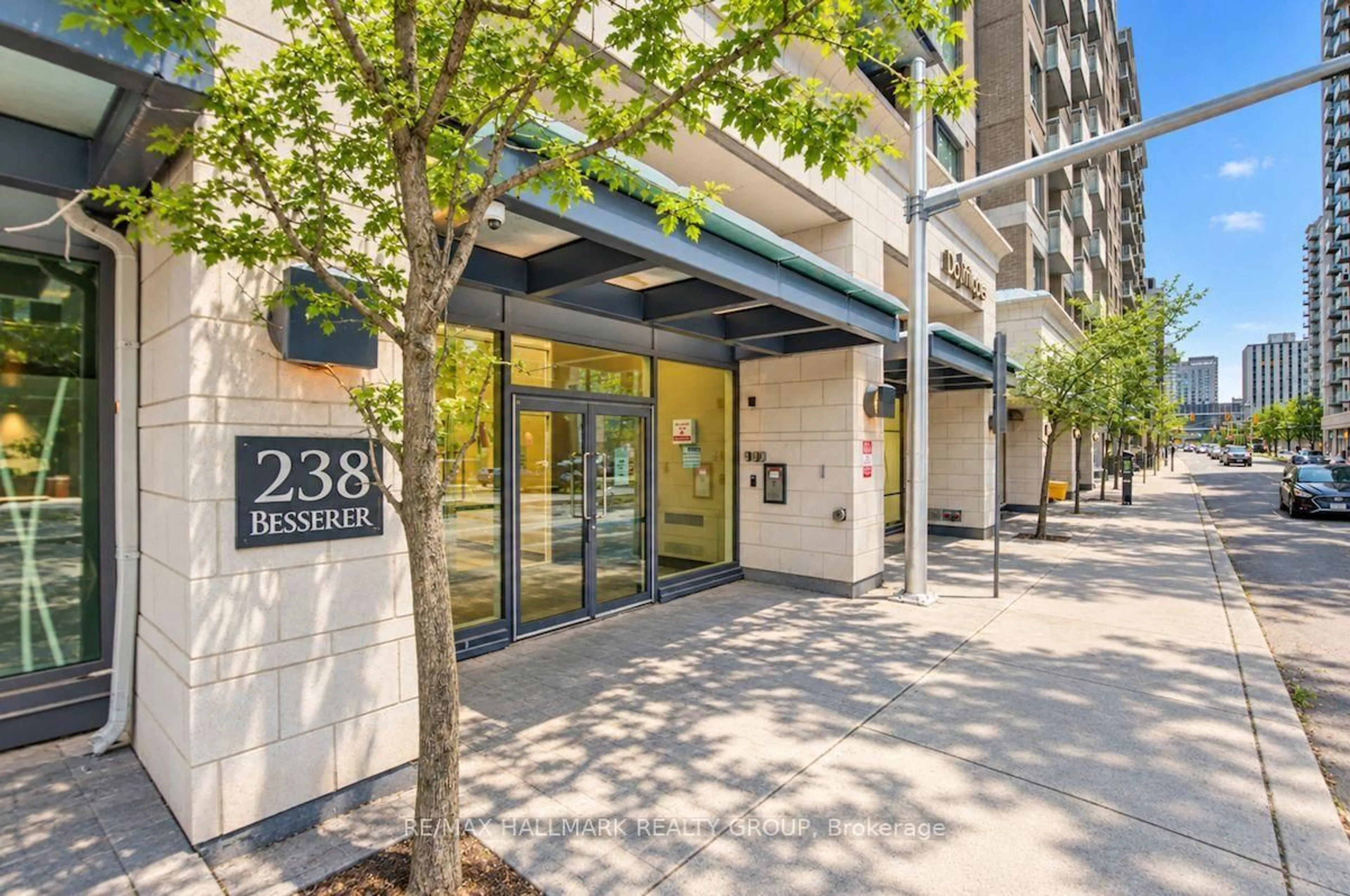Indoor foyer for 238 Besserer St #1507, Ottawa Ontario K1N 6B1