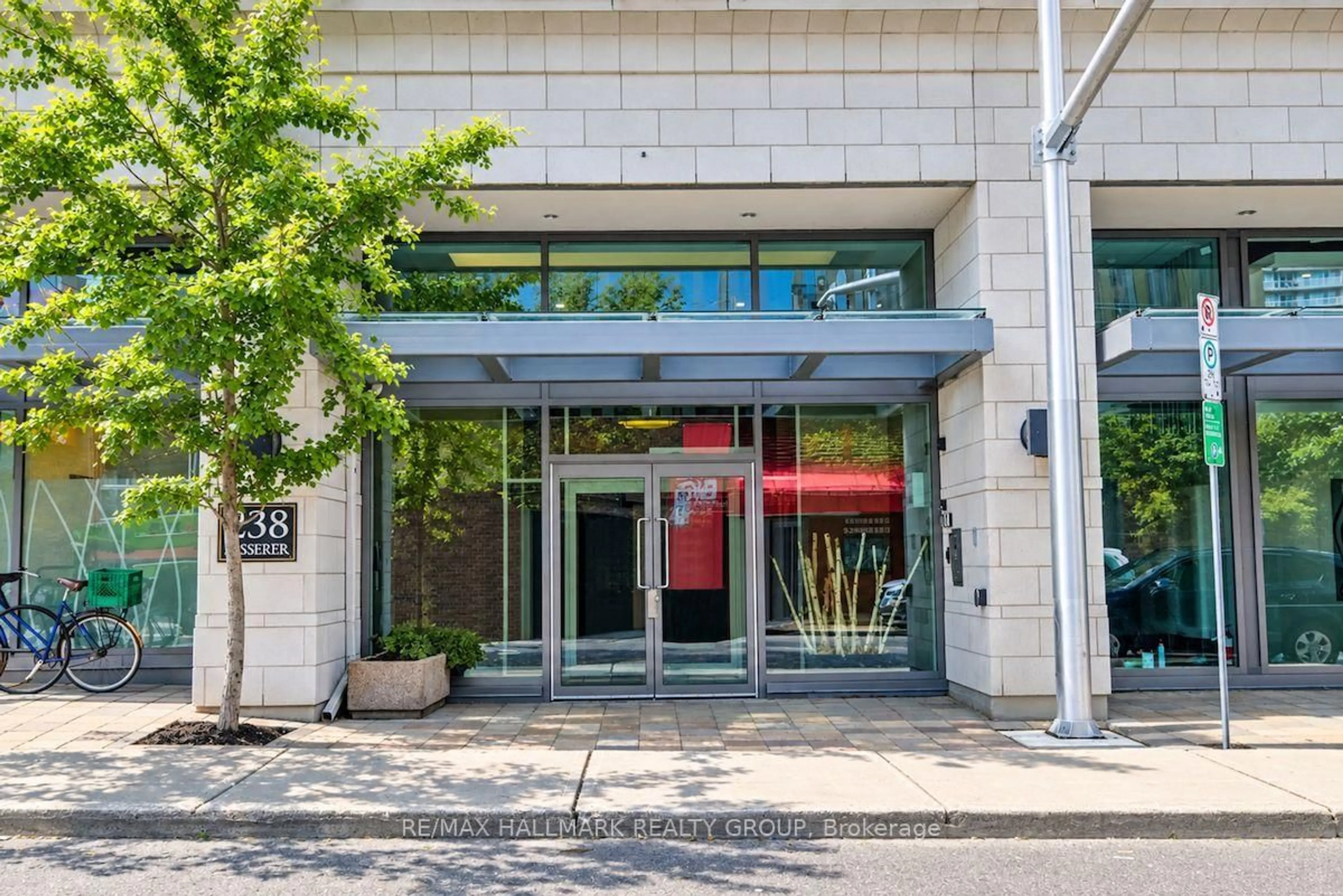 Indoor foyer for 238 Besserer St #1507, Ottawa Ontario K1N 6B1