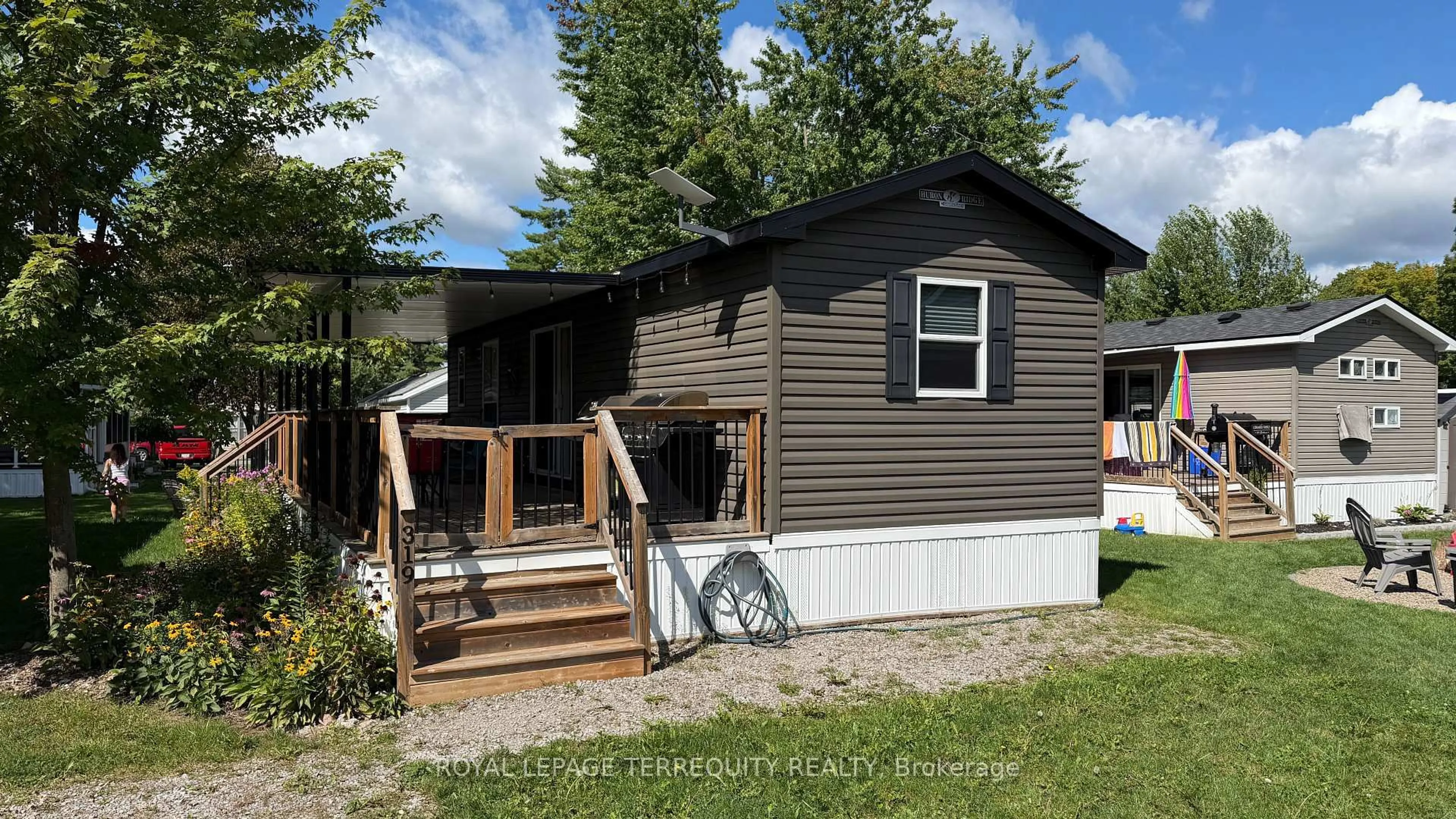 Home with vinyl exterior material, street for 319 Rockview, Selwyn Ontario K0L 2H0