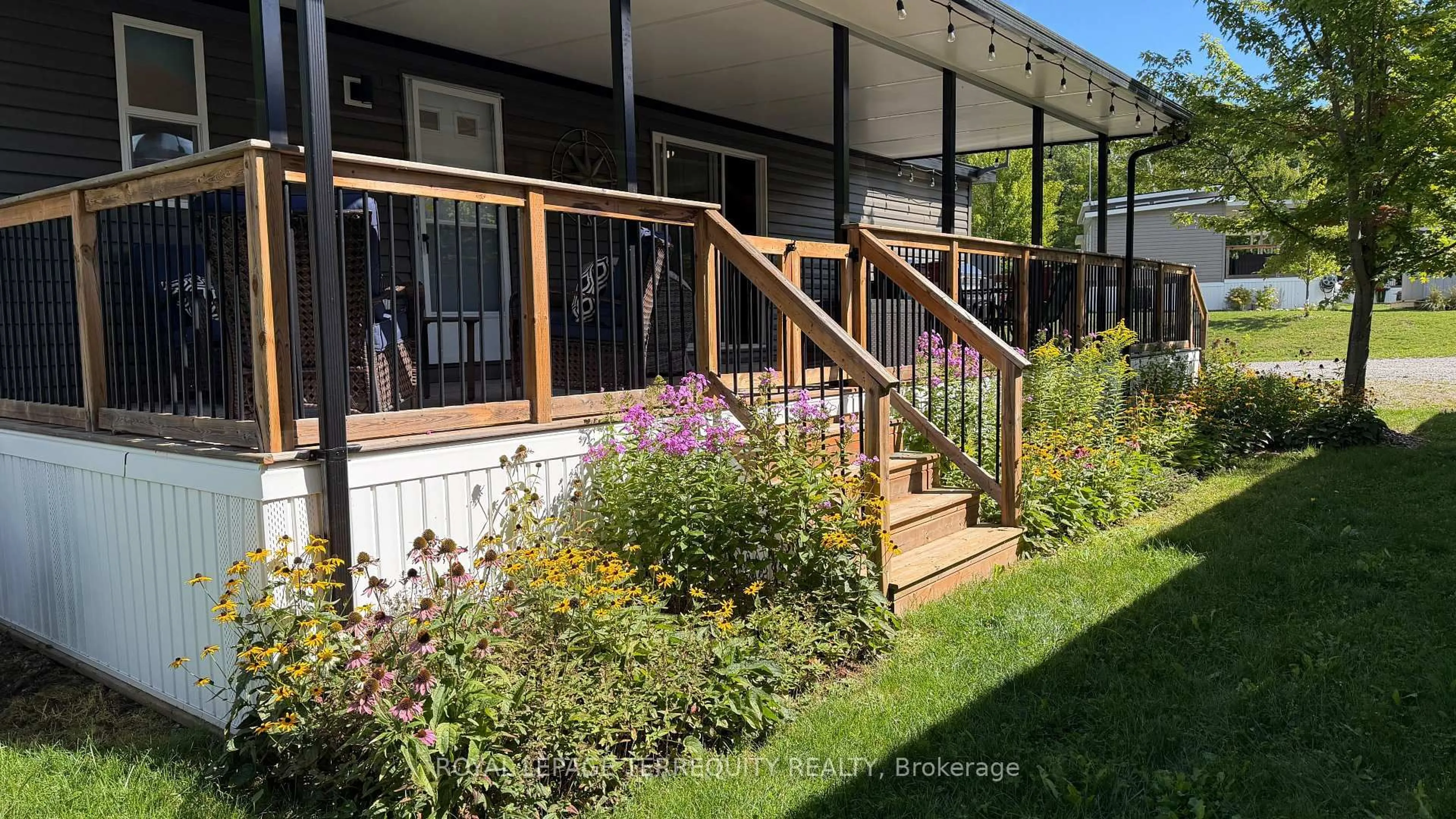 Patio, street for 319 Rockview, Selwyn Ontario K0L 2H0