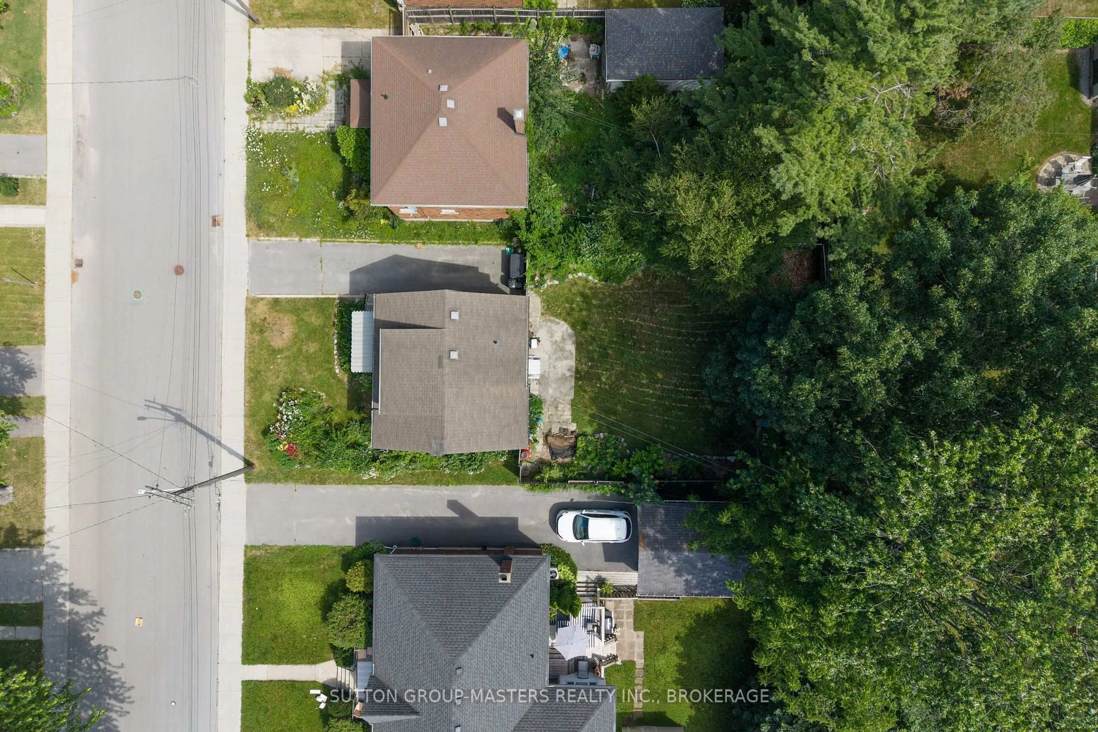 A pic from outside/outdoor area/front of a property/back of a property/a pic from drone, street for 187 Willingdon Ave, Kingston Ontario K7L 4H9
