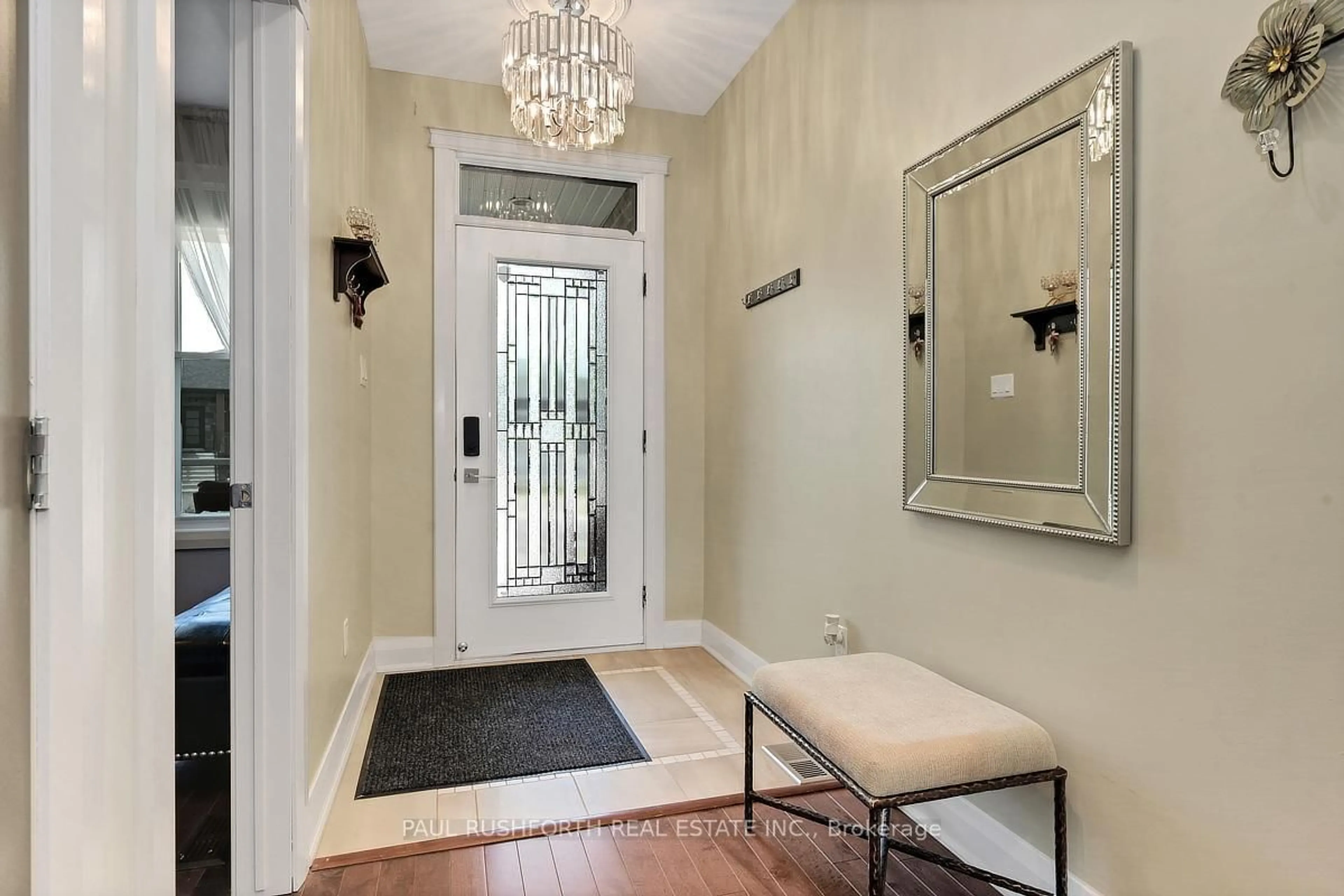 Indoor entryway for 353 Trillium Circ, Alfred and Plantagenet Ontario K0A 3K0