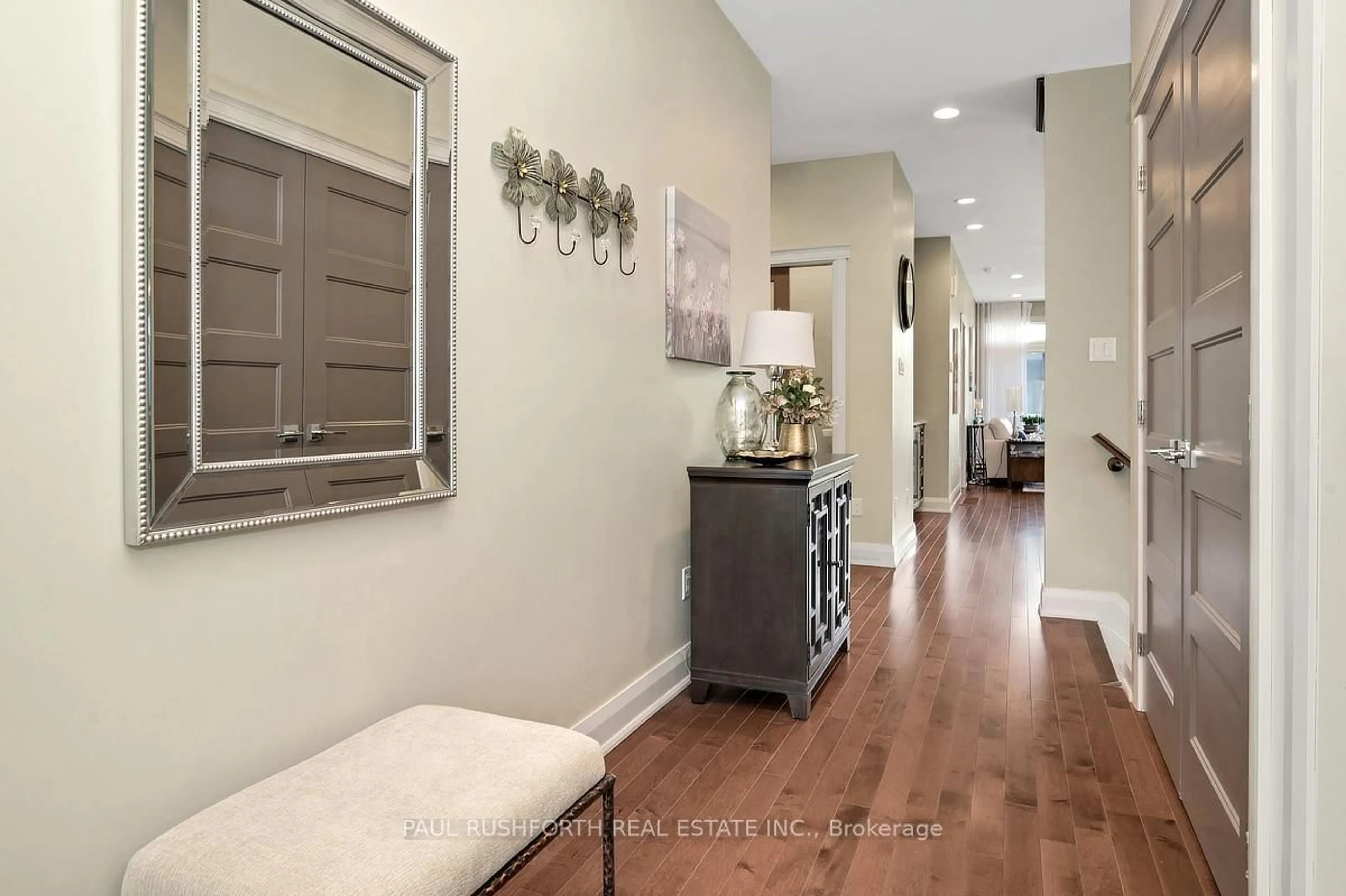 Indoor entryway for 353 Trillium Circ, Alfred and Plantagenet Ontario K0A 3K0