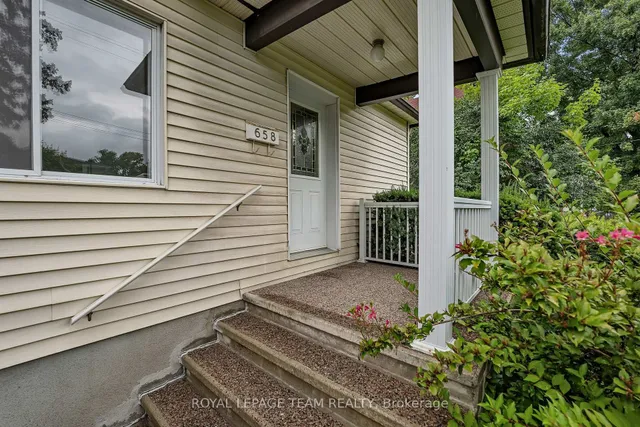 658 Tweedsmuir Ave, Ottawa 5