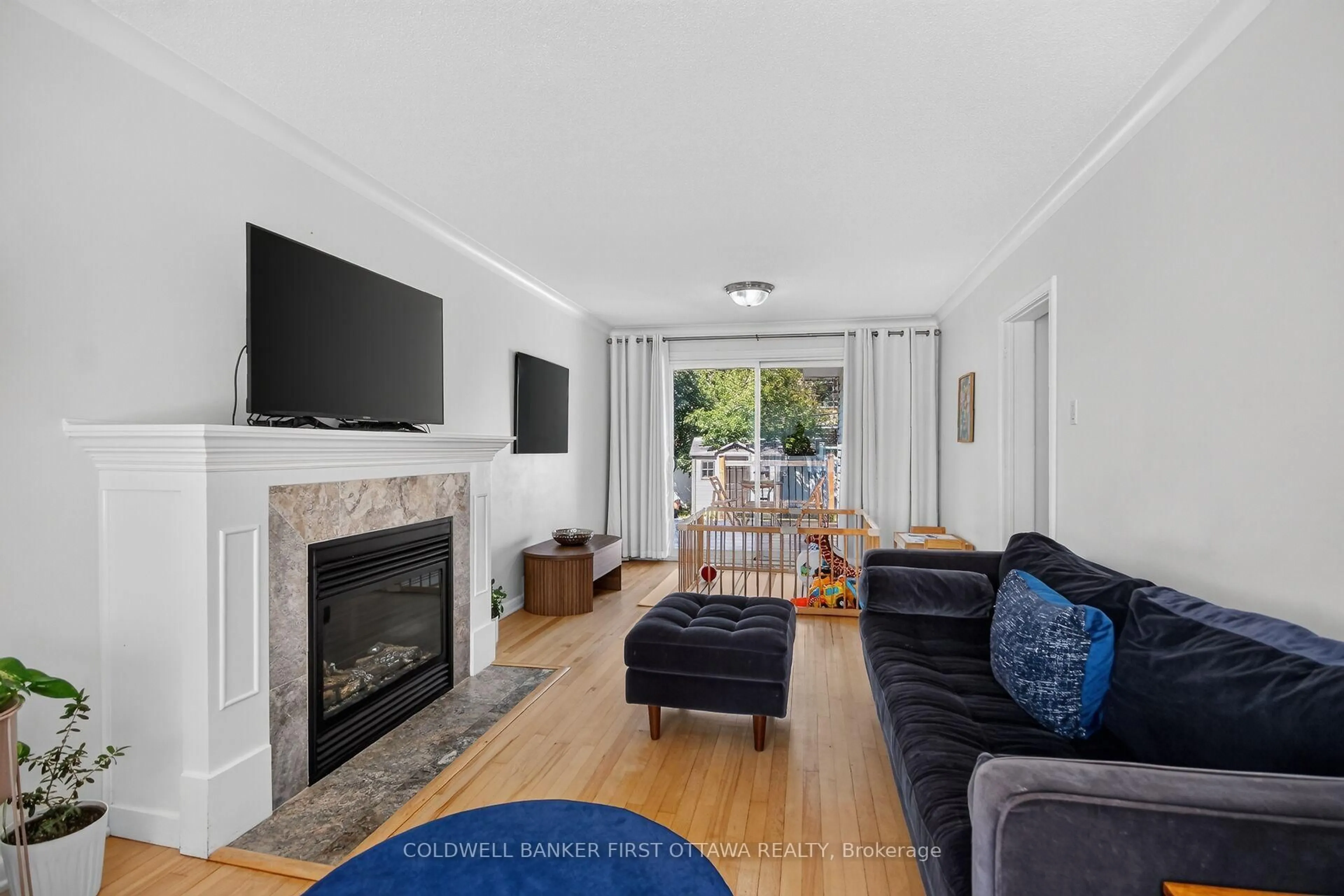Living room with furniture, unknown for 779 Halstead St, Ottawa Ontario K1G 1M5