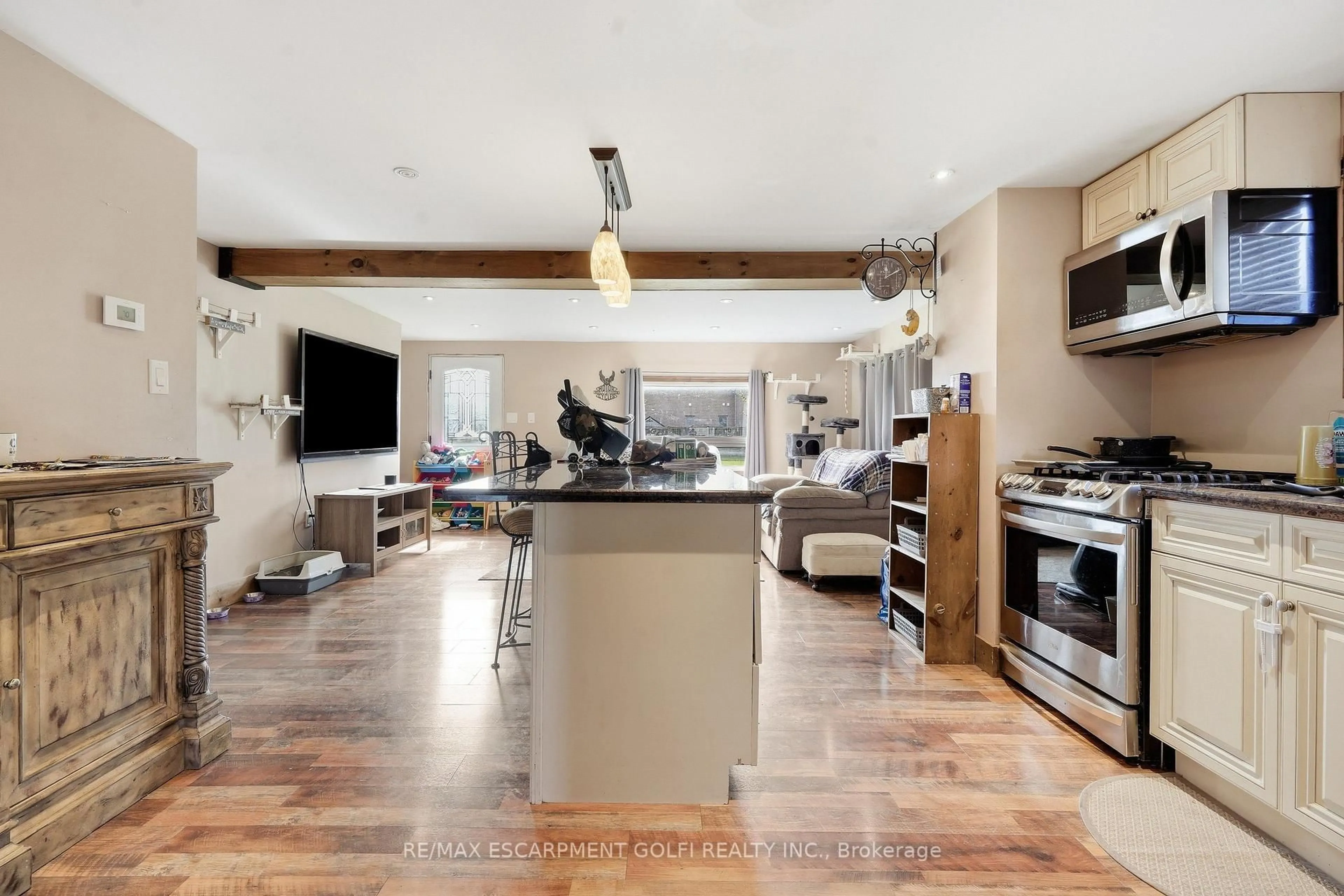 Open concept kitchen, unknown for 240 Pelham Rd, St. Catharines Ontario L2S 1X6