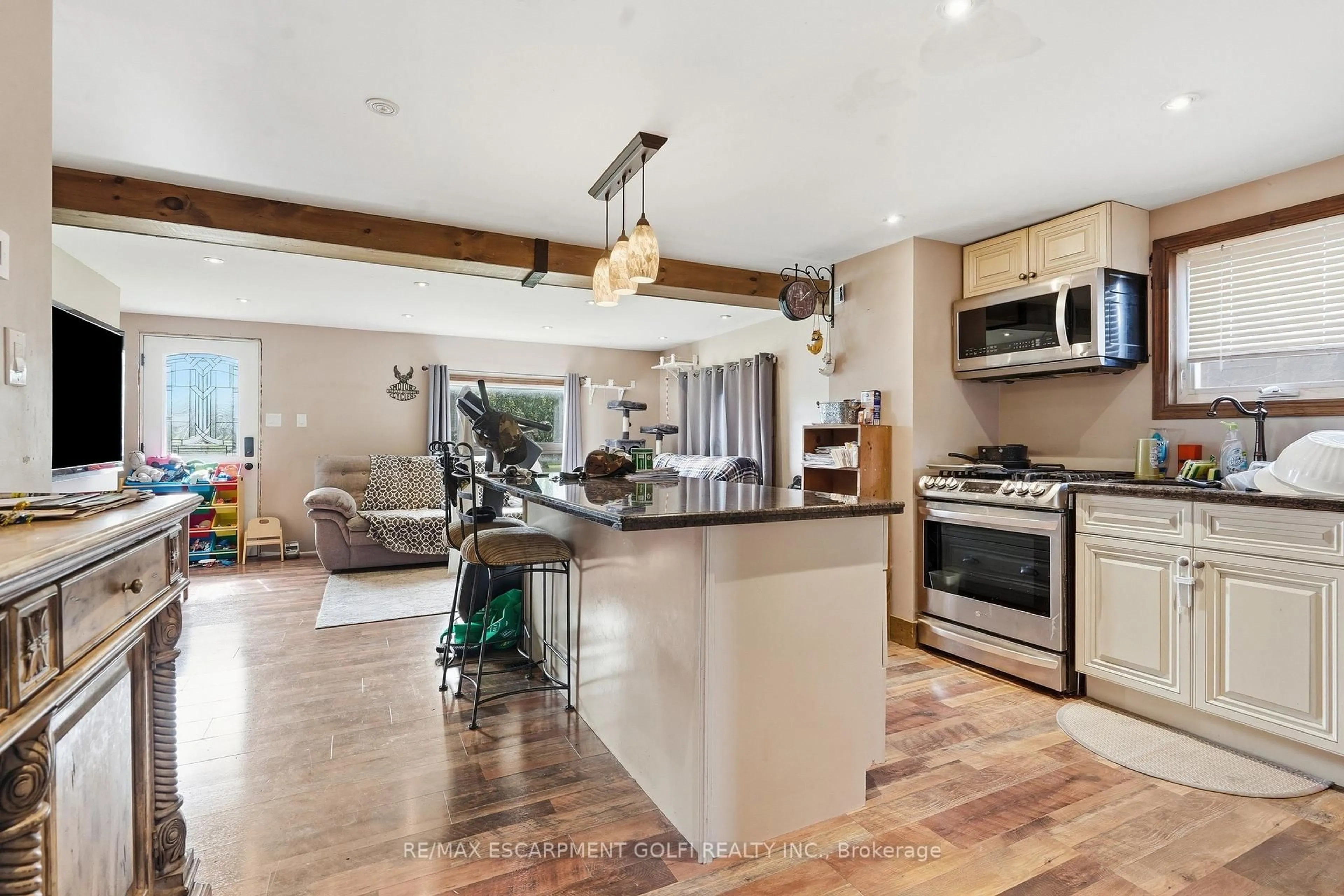 Open concept kitchen, unknown for 240 Pelham Rd, St. Catharines Ontario L2S 1X6