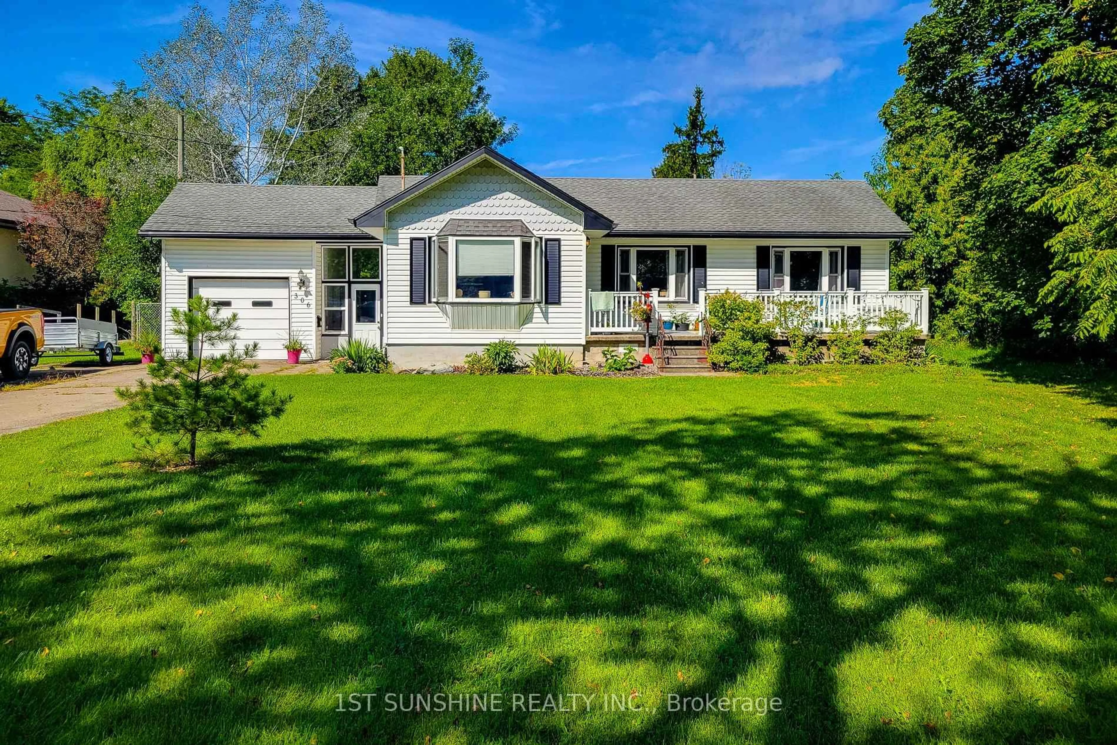 A pic from outside/outdoor area/front of a property/back of a property/a pic from drone, water/lake/river/ocean view for 306 RIVERSIDE Dr, Welland Ontario L3C 5E5