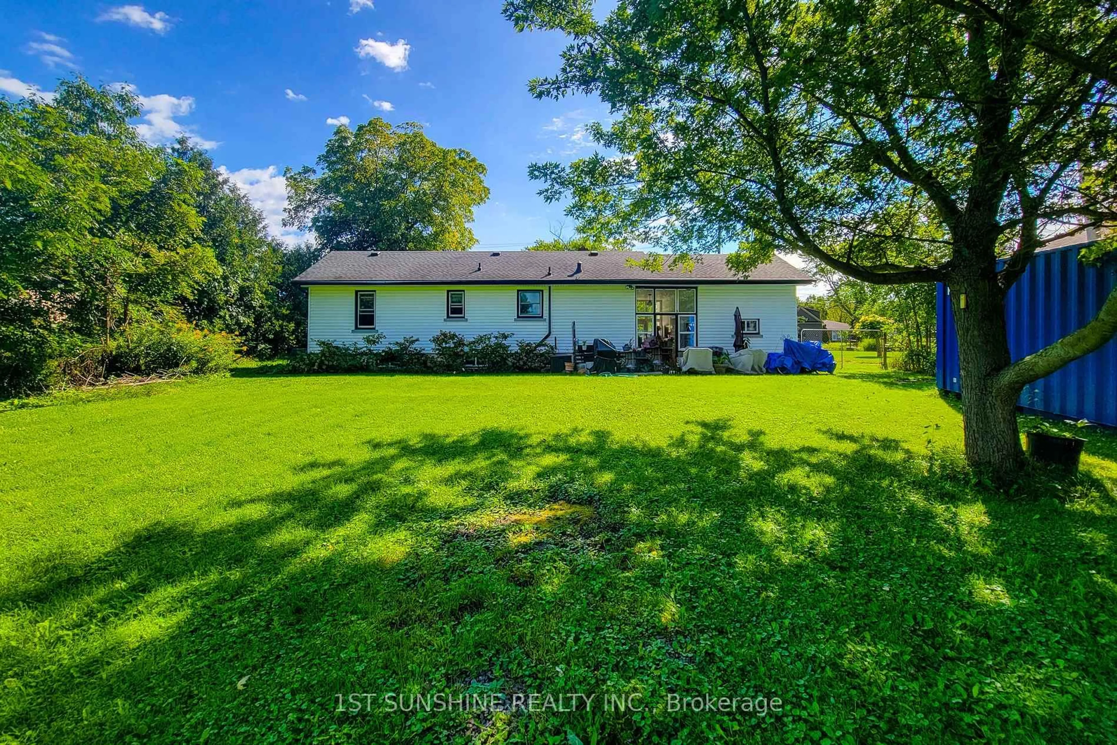 A pic from outside/outdoor area/front of a property/back of a property/a pic from drone, water/lake/river/ocean view for 306 RIVERSIDE Dr, Welland Ontario L3C 5E5