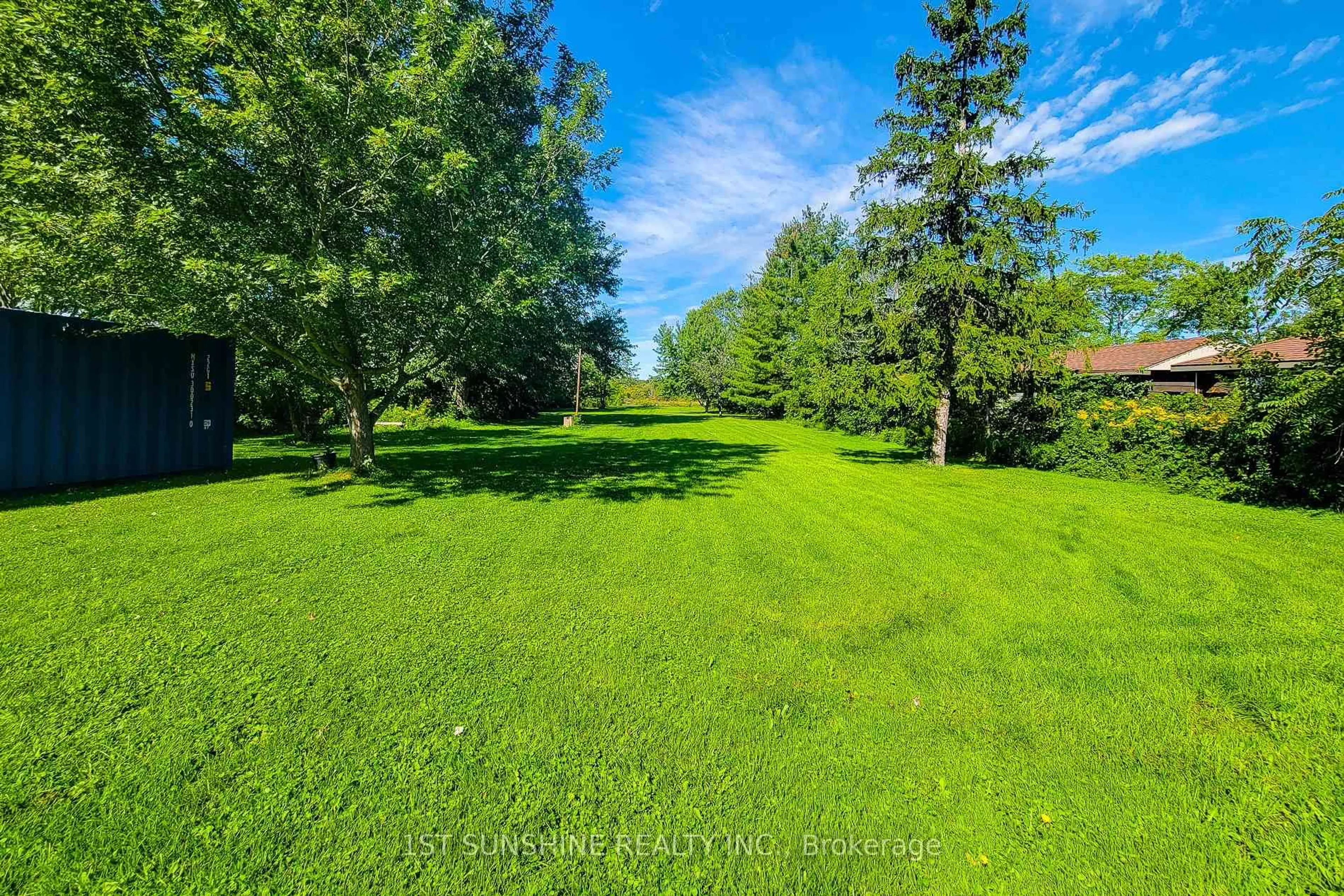 A pic from outside/outdoor area/front of a property/back of a property/a pic from drone, forest/trees view for 306 RIVERSIDE Dr, Welland Ontario L3C 5E5