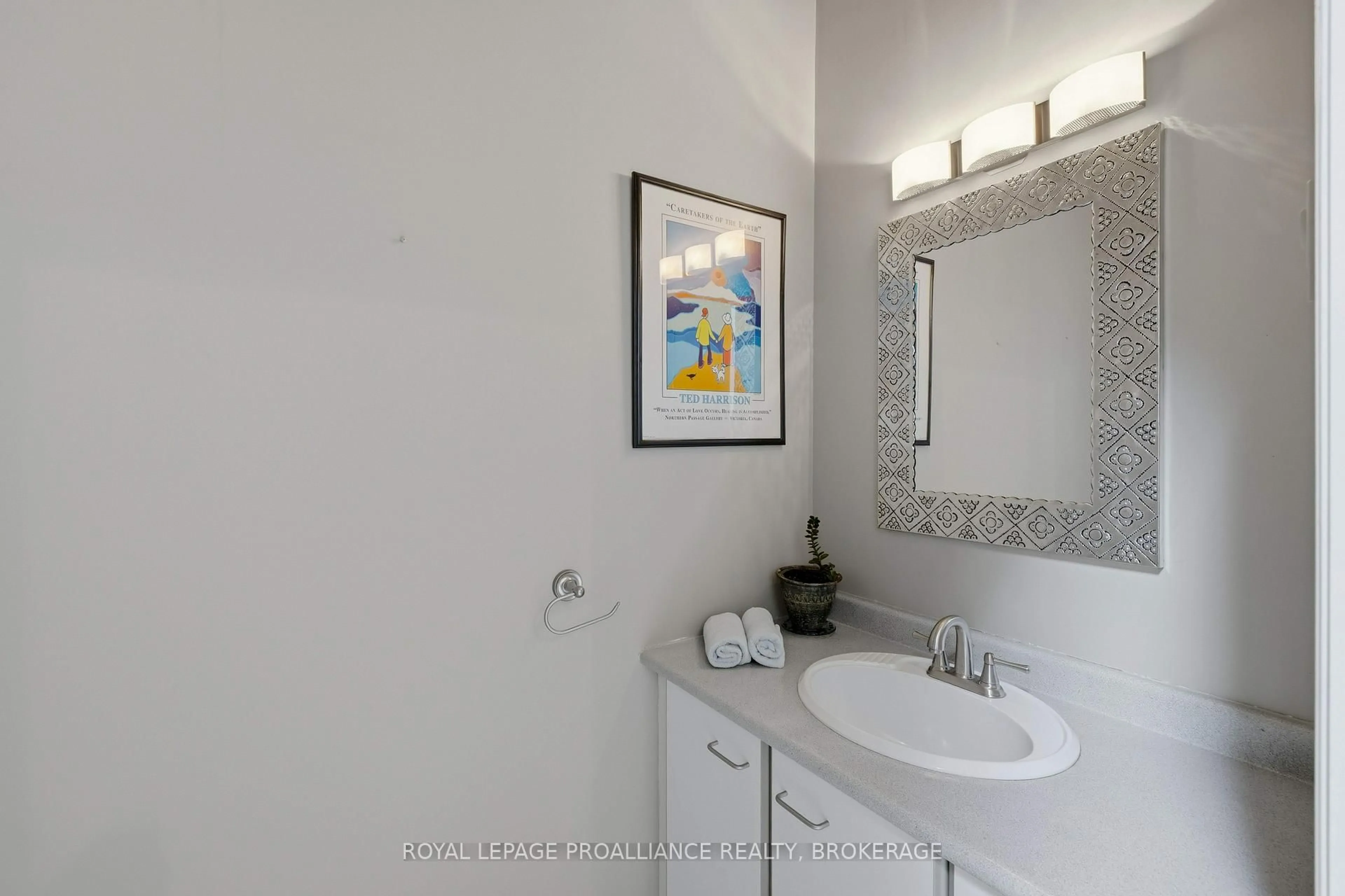 Standard bathroom, ceramic/tile floor for 27 Riverside Dr, Kingston Ontario K7L 4V1