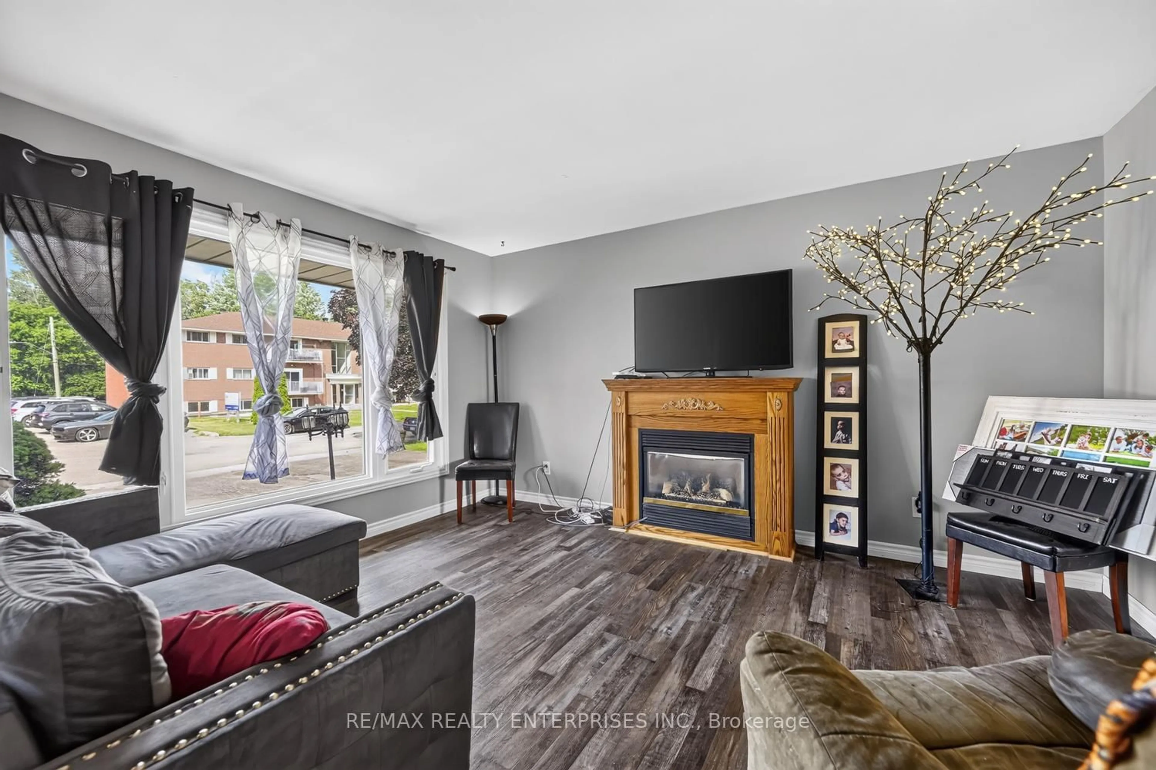 Living room with furniture, wood/laminate floor for 855 Howe Terr, Prescott Ontario K0E 1T0