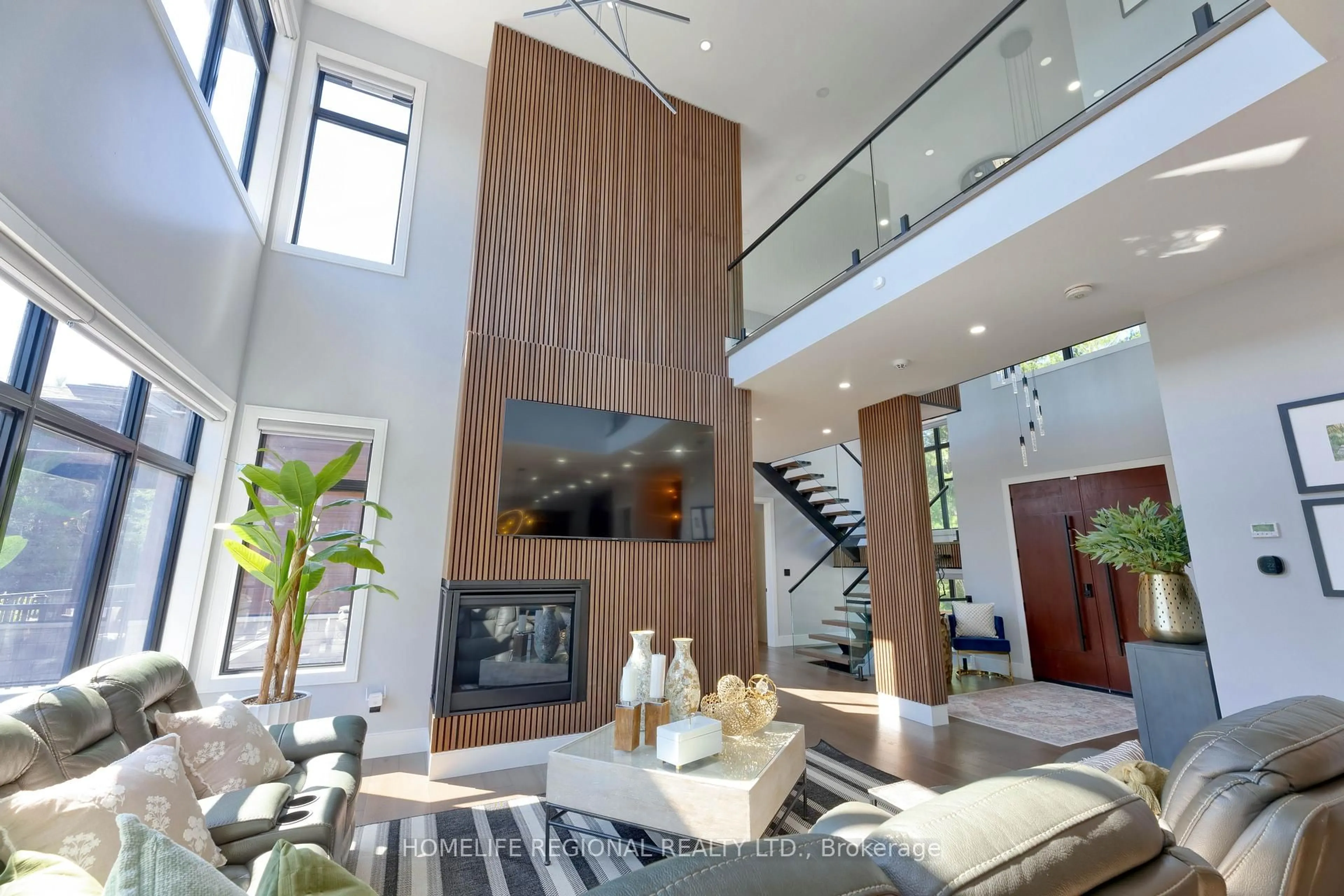 Indoor foyer for 5329 First Line, Erin Ontario N1H 6H7