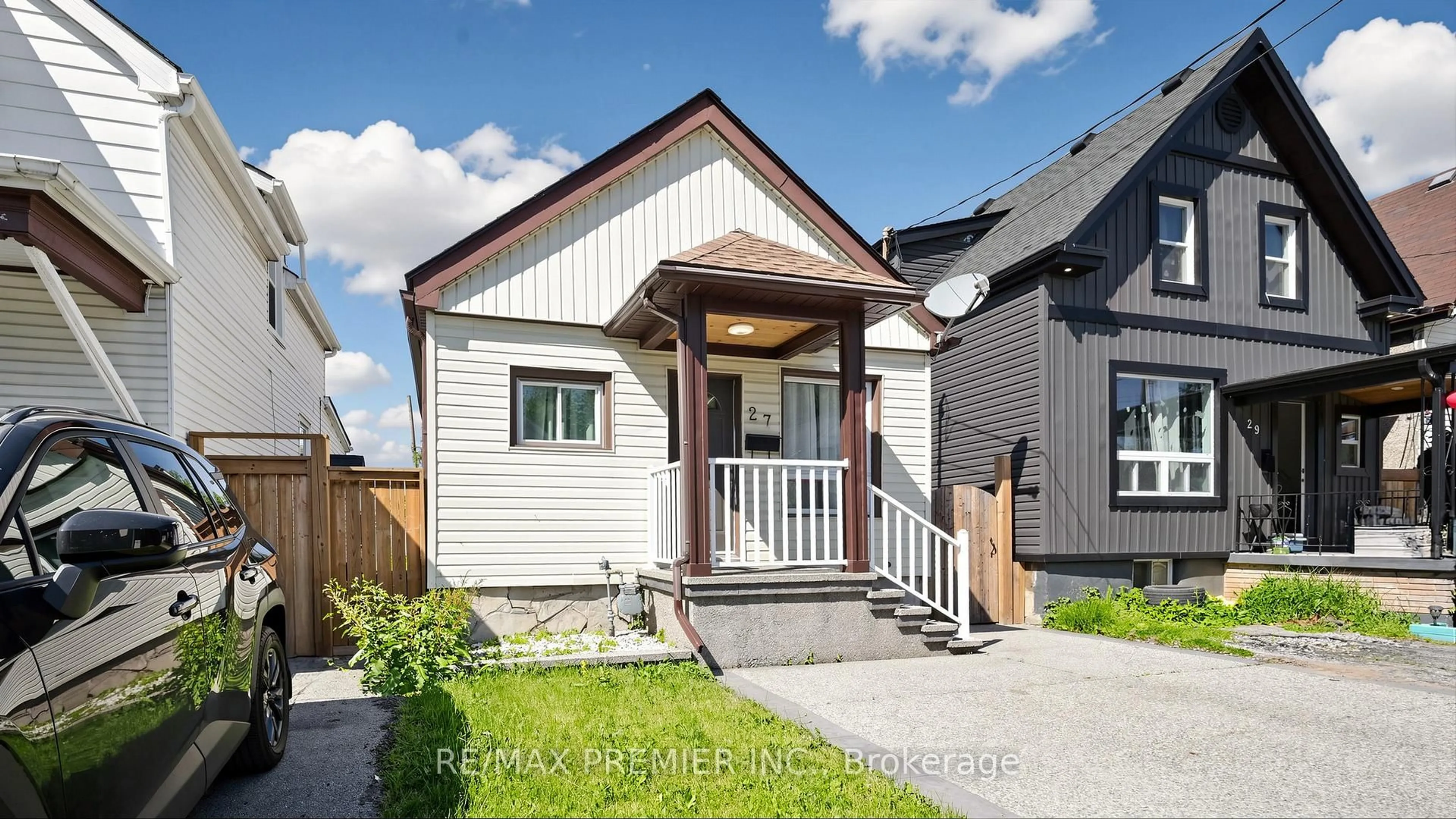 Home with vinyl exterior material, street for 27 Cambridge Ave, Hamilton Ontario L8H 1T4