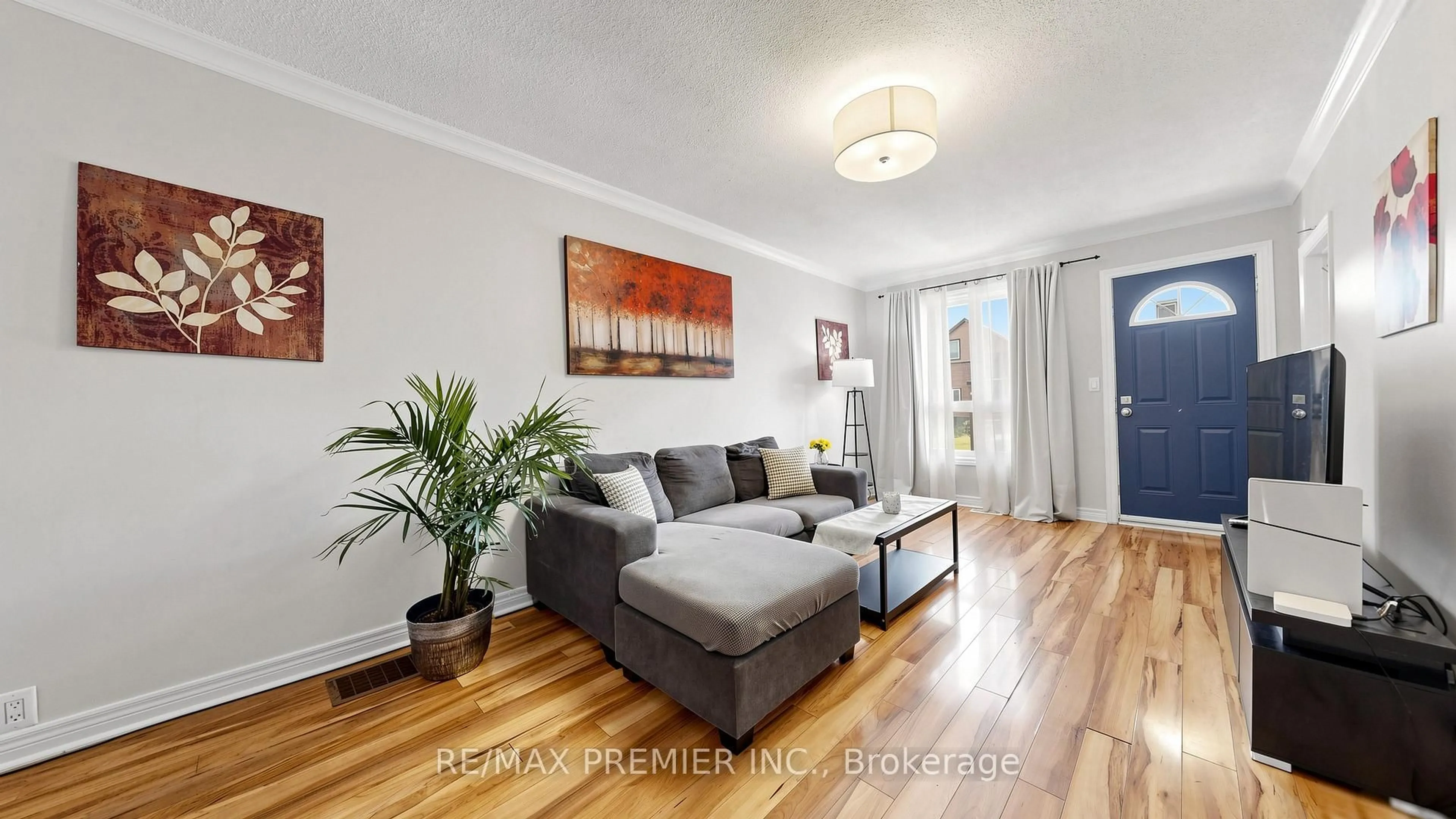 Living room with furniture, wood/laminate floor for 27 Cambridge Ave, Hamilton Ontario L8H 1T4